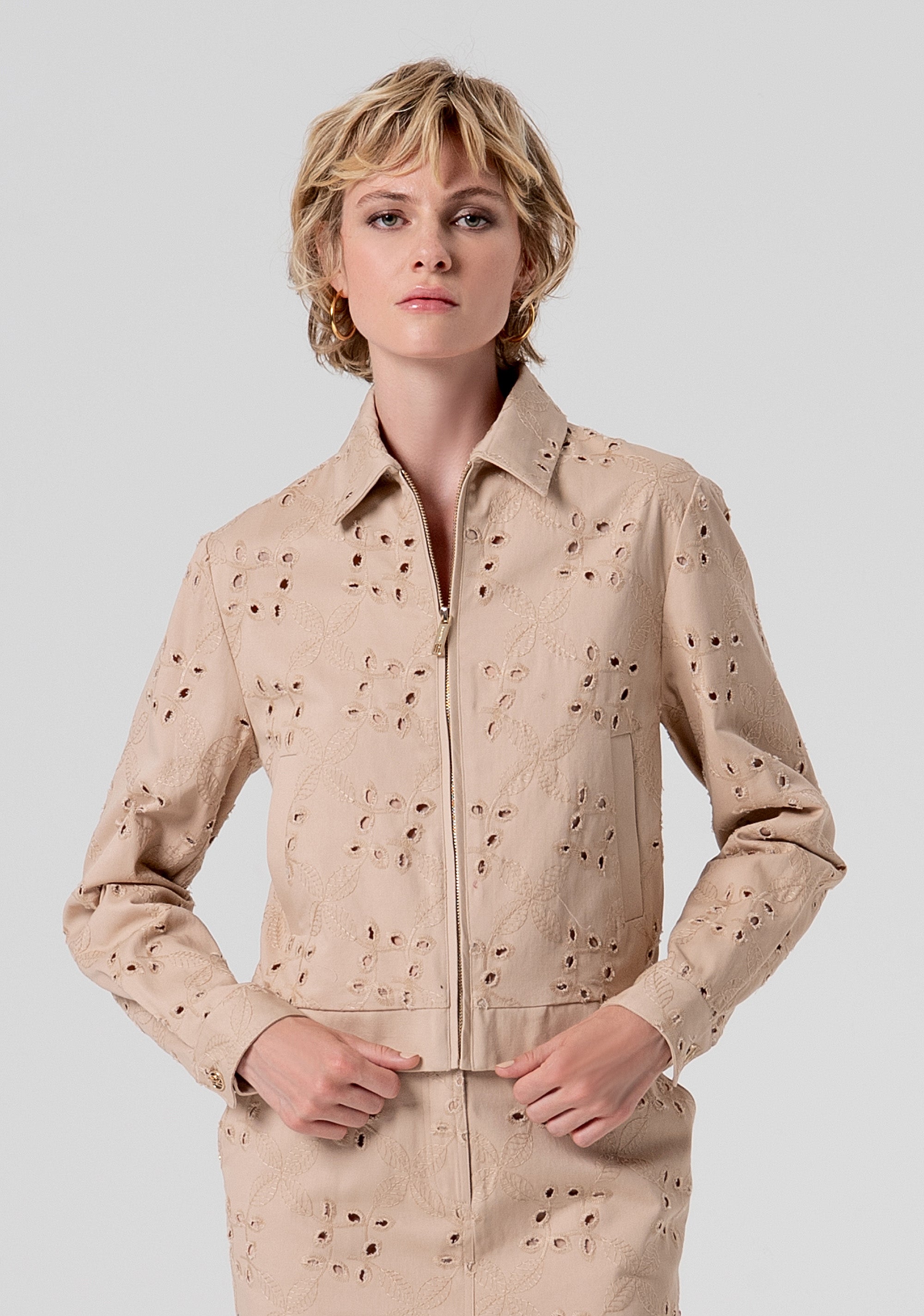 Giacca regular modello bomber in pizzo San Gallo FS26SJ2002W825V8-050 Fracomina