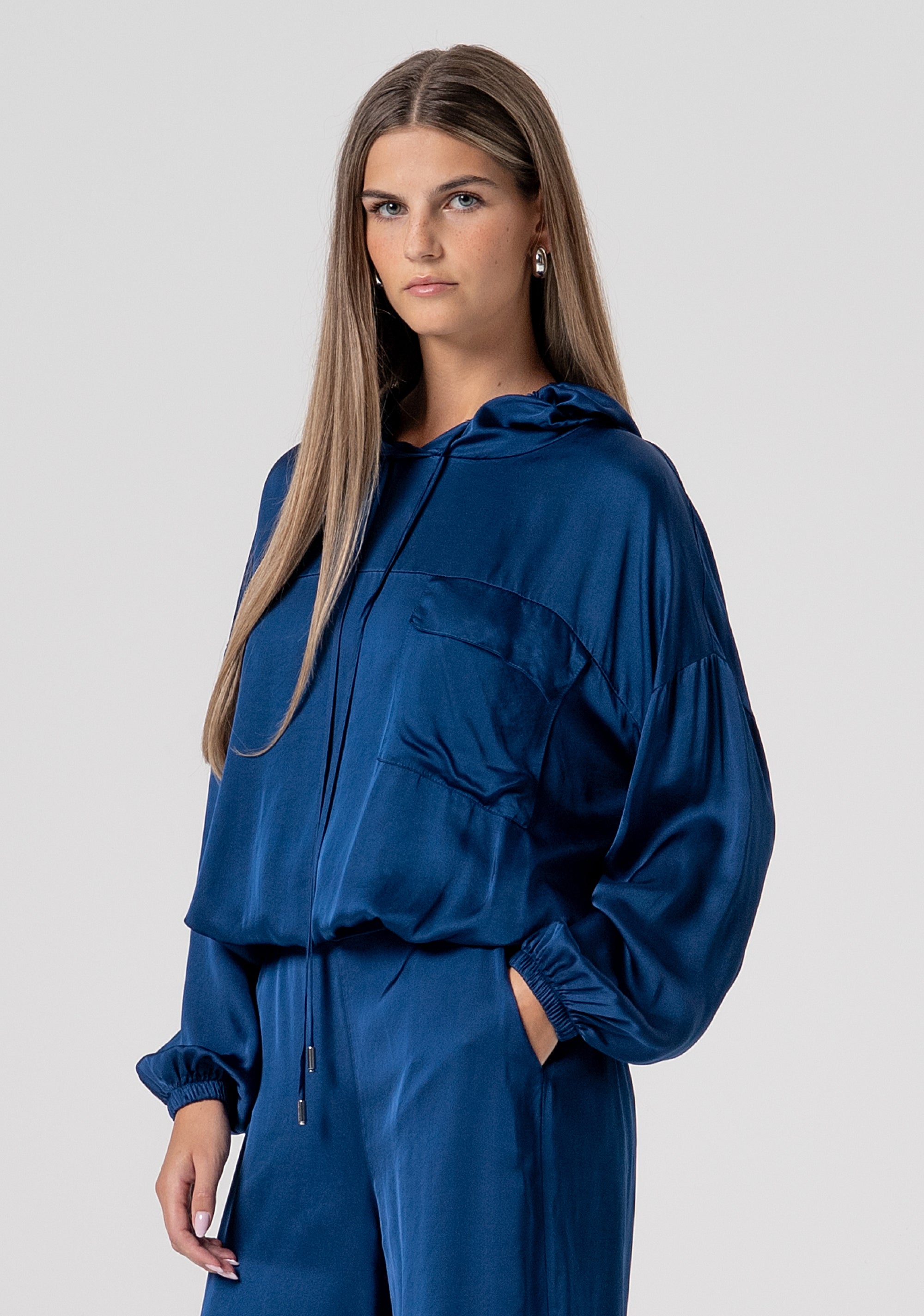 Blusa regular con cappuccio in raso FS26ST1003W41301-064 Fracomina