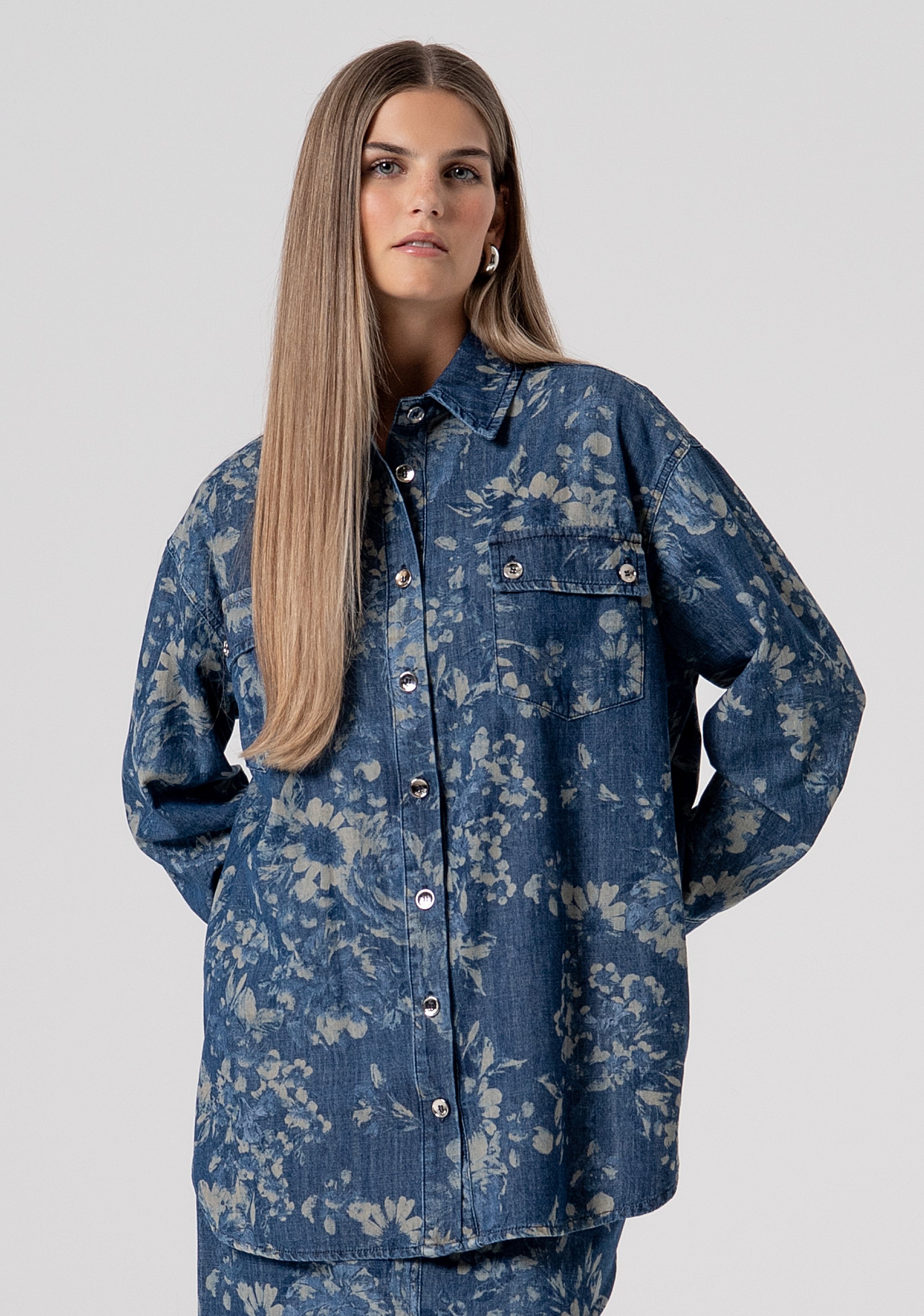 Camicia regular in denim con fantasia floreale FS26ST6015D400K2-S21 Fracomina