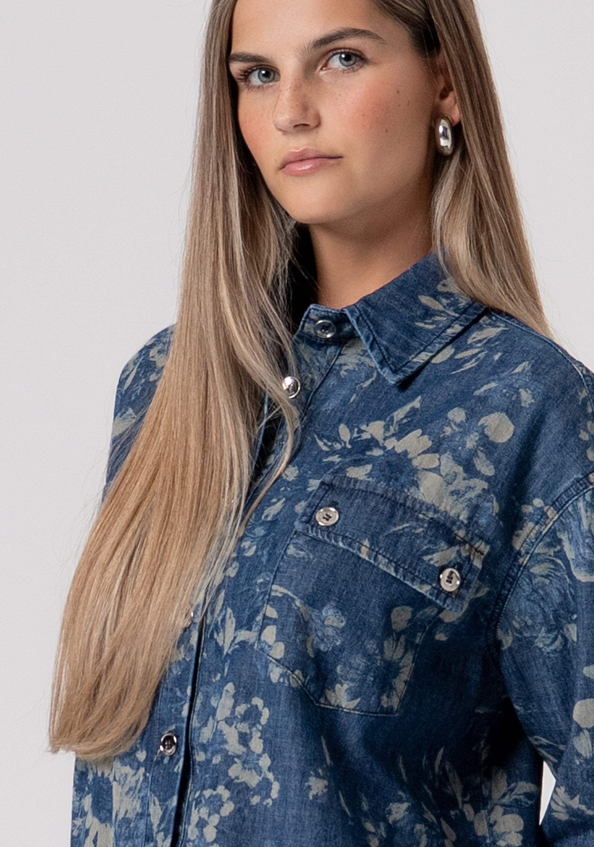 Camicia regular in denim con fantasia floreale FS26ST6015D400K2-S21 Fracomina