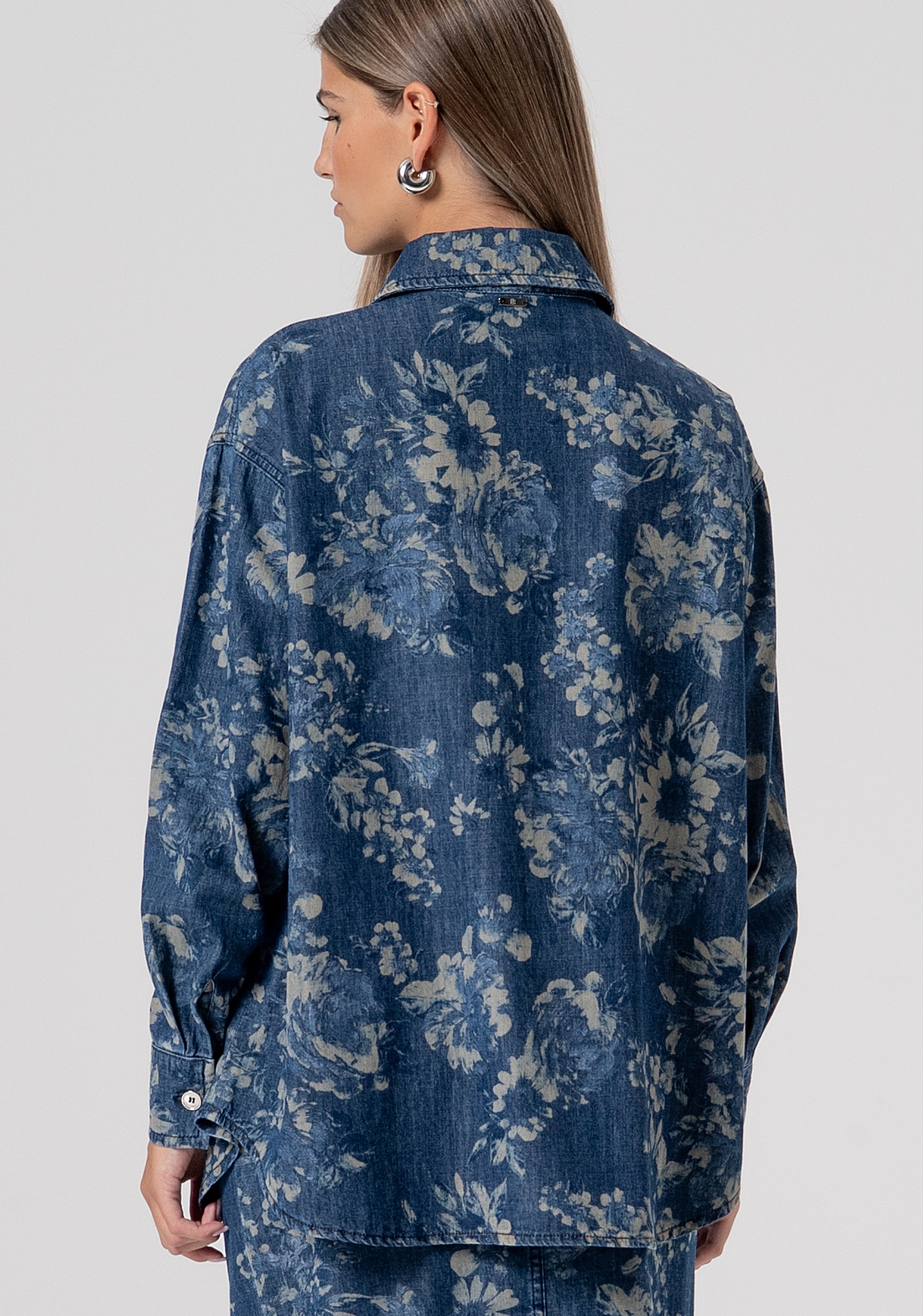 Camicia regular in denim con fantasia floreale FS26ST6015D400K2-S21 Fracomina