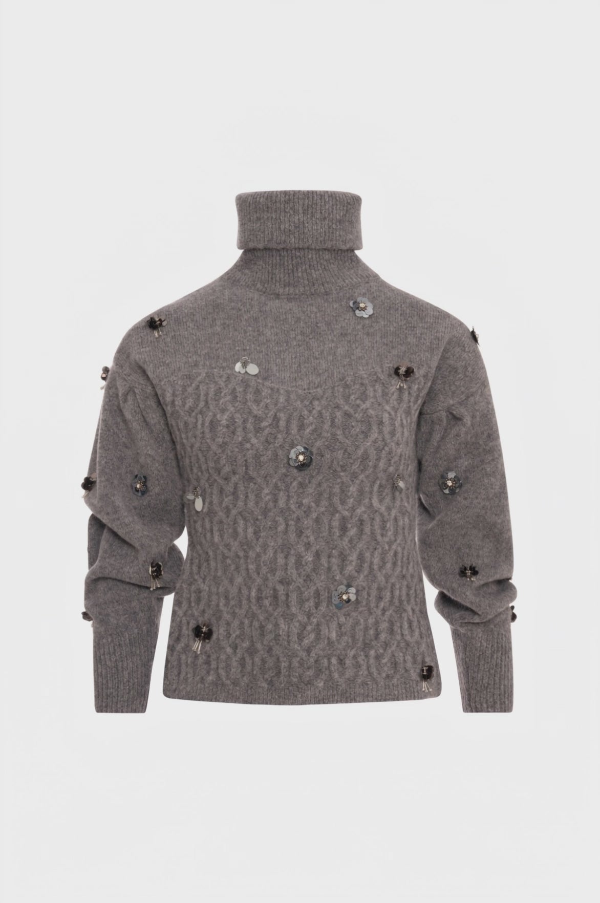Maglia slim con punto treccia ed applicazioni gioiello