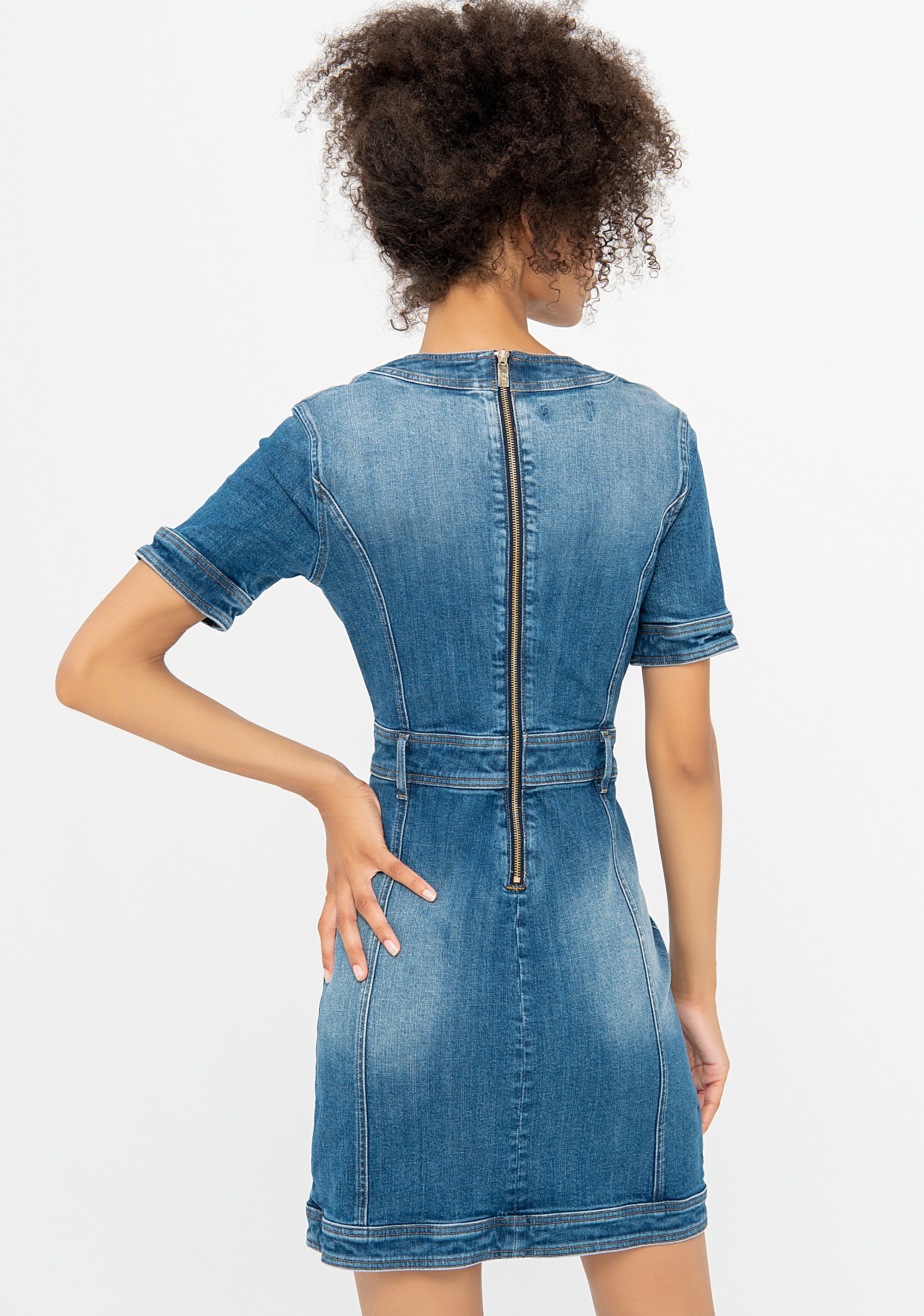 Abito slim mini in denim con lavaggio medio