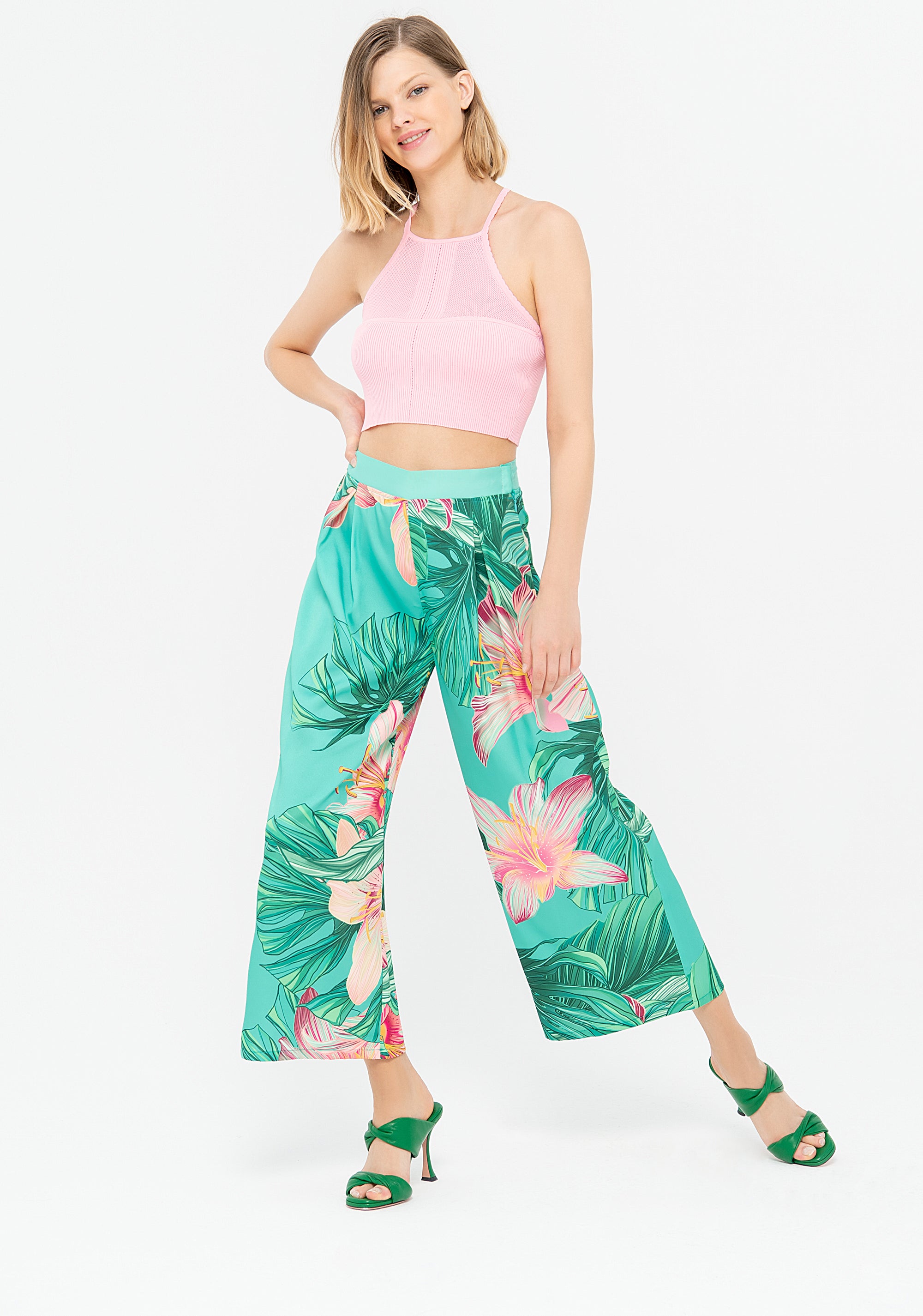 Pantalone ampio cropped in fantasia tropicale