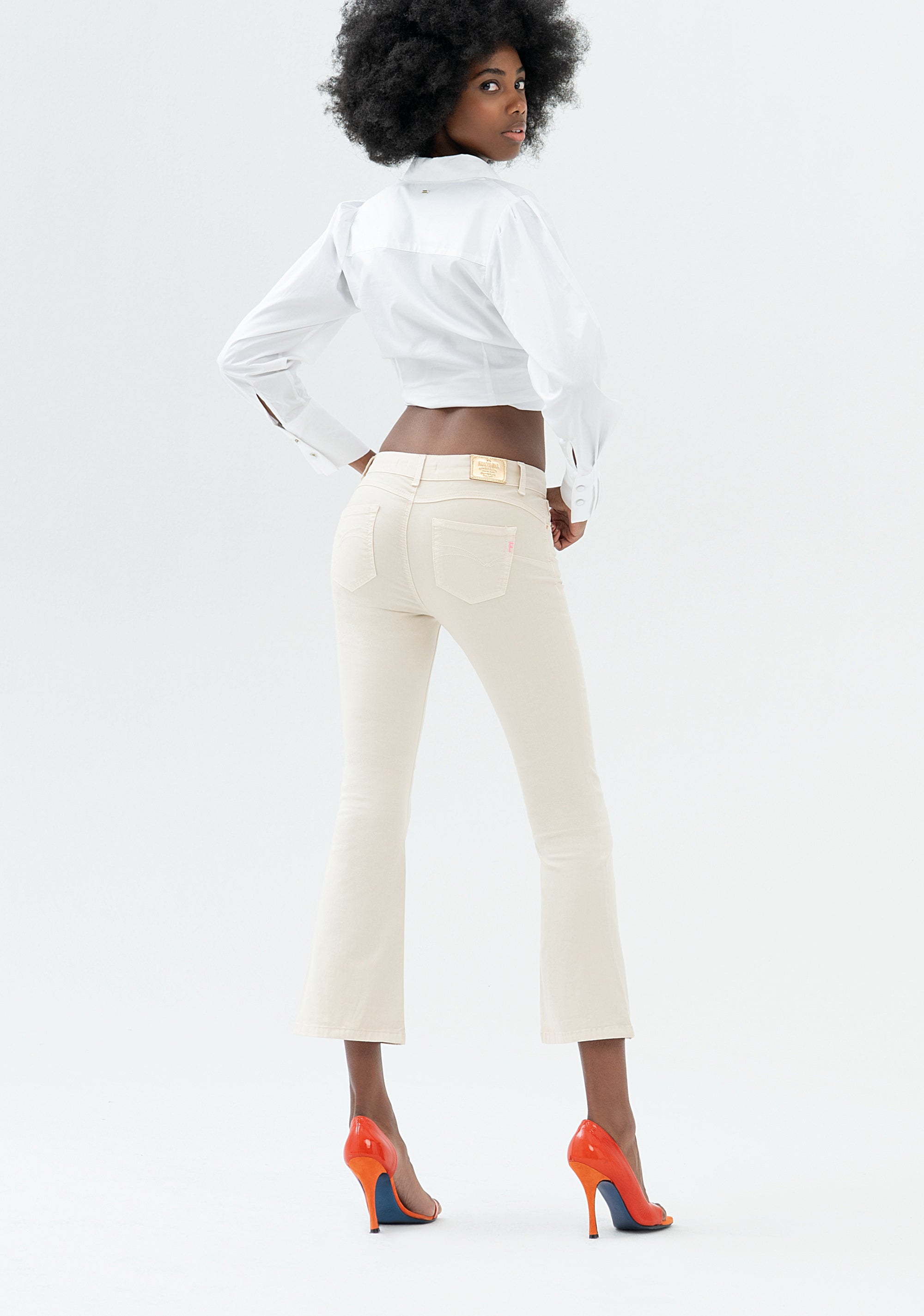 Jeans Bella flare cropped in sofisticato denim stretch colorato