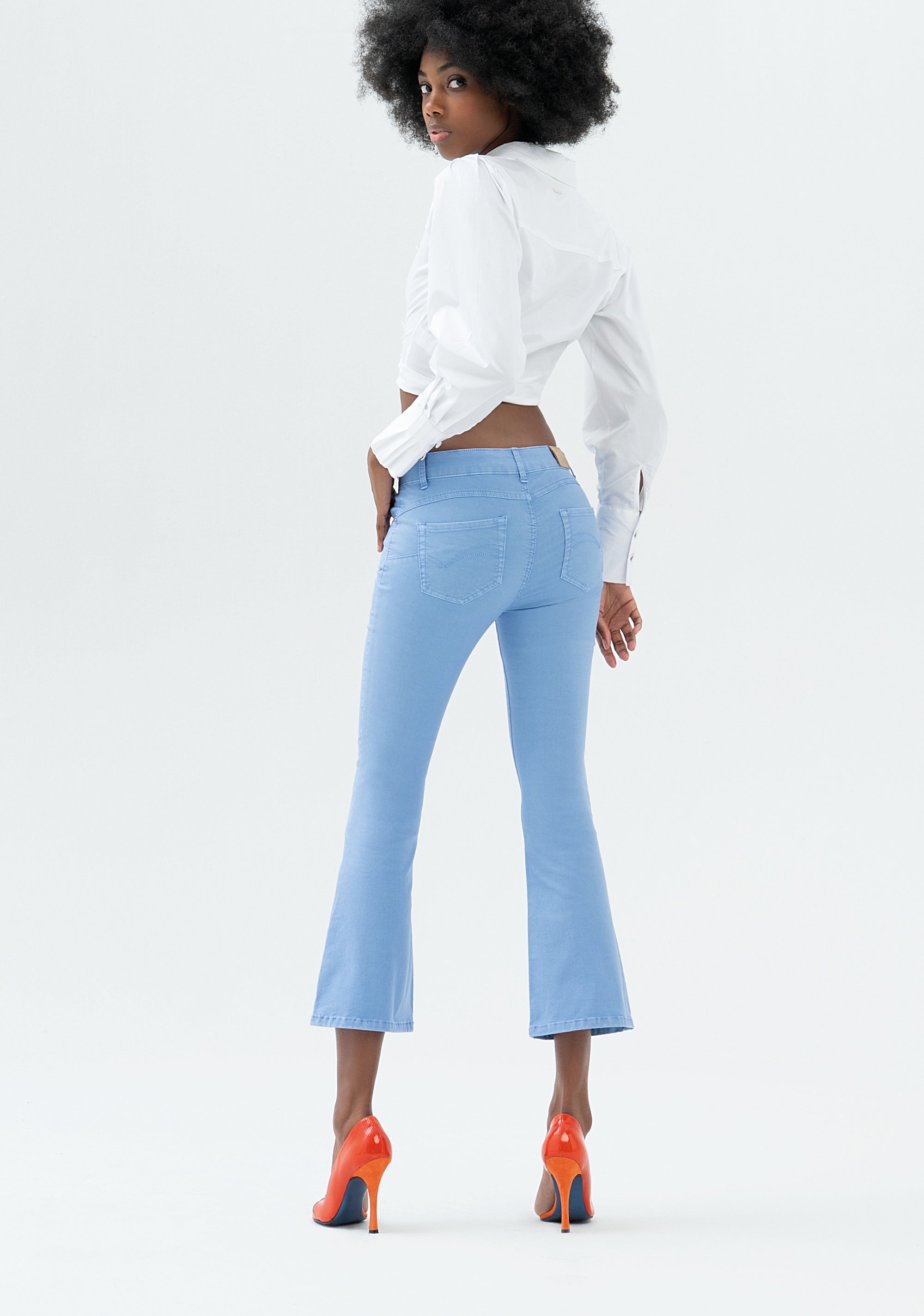 Jeans Bella flare cropped in sofisticato denim stretch colorato