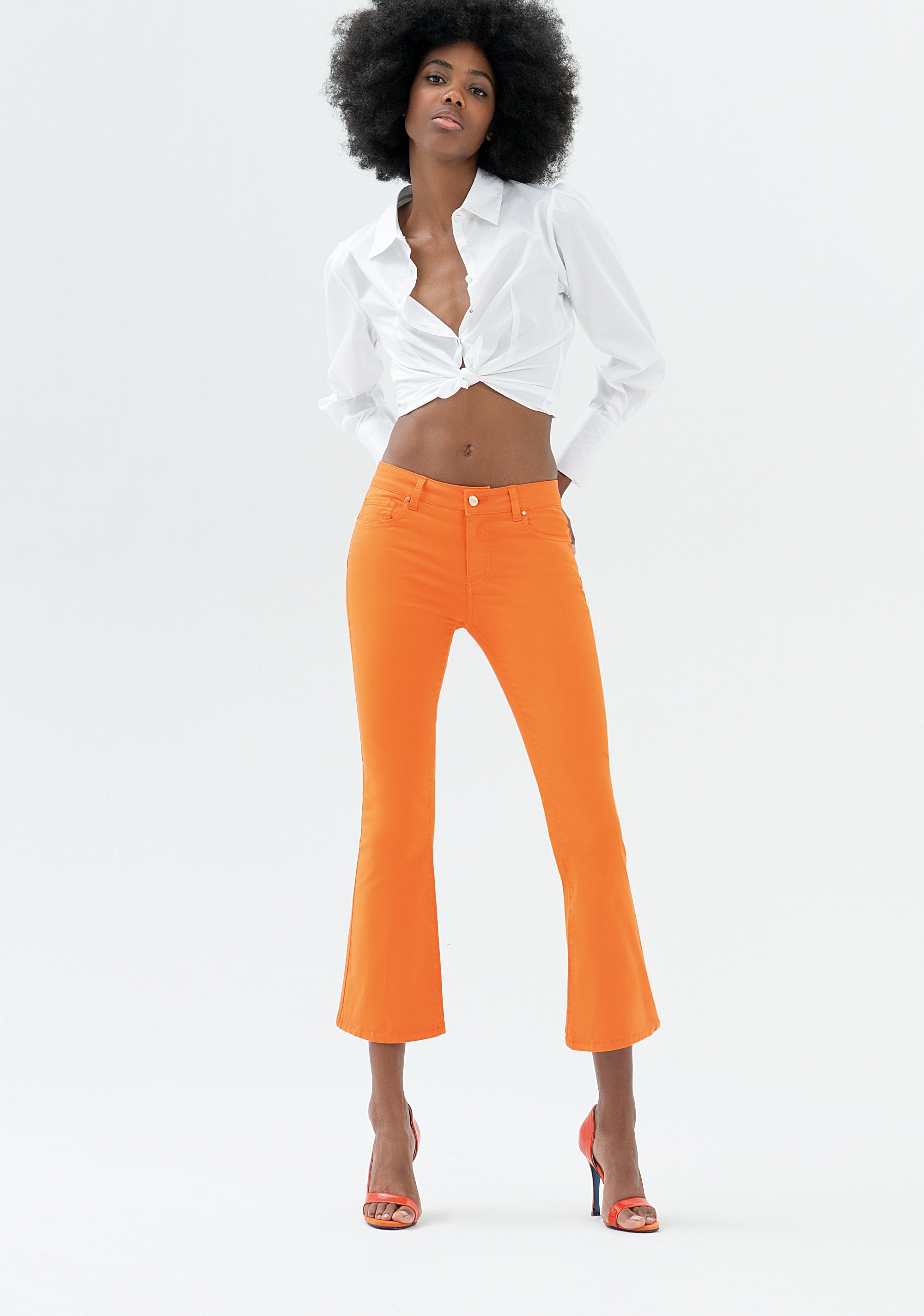 Jeans Bella flare cropped in sofisticato denim stretch colorato