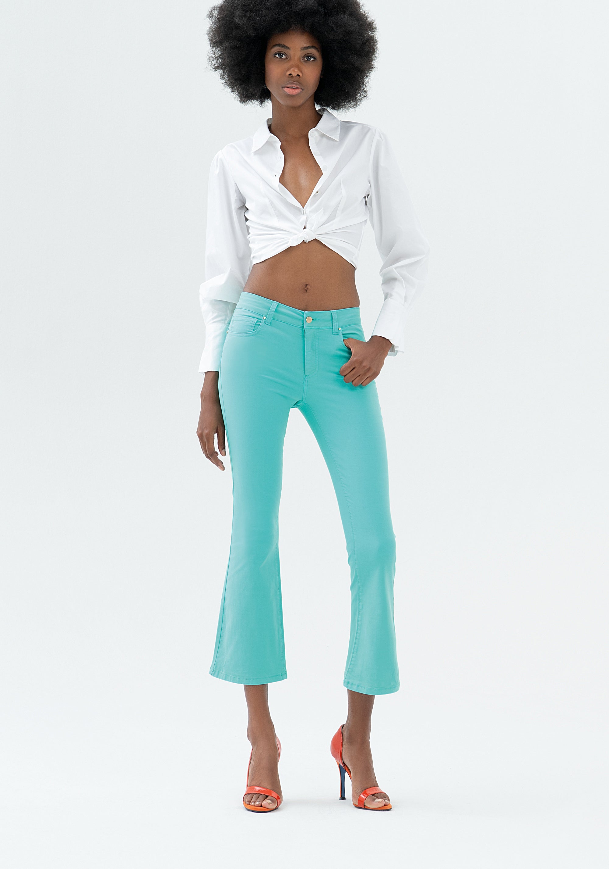 Jeans Bella flare cropped in sofisticato denim stretch colorato