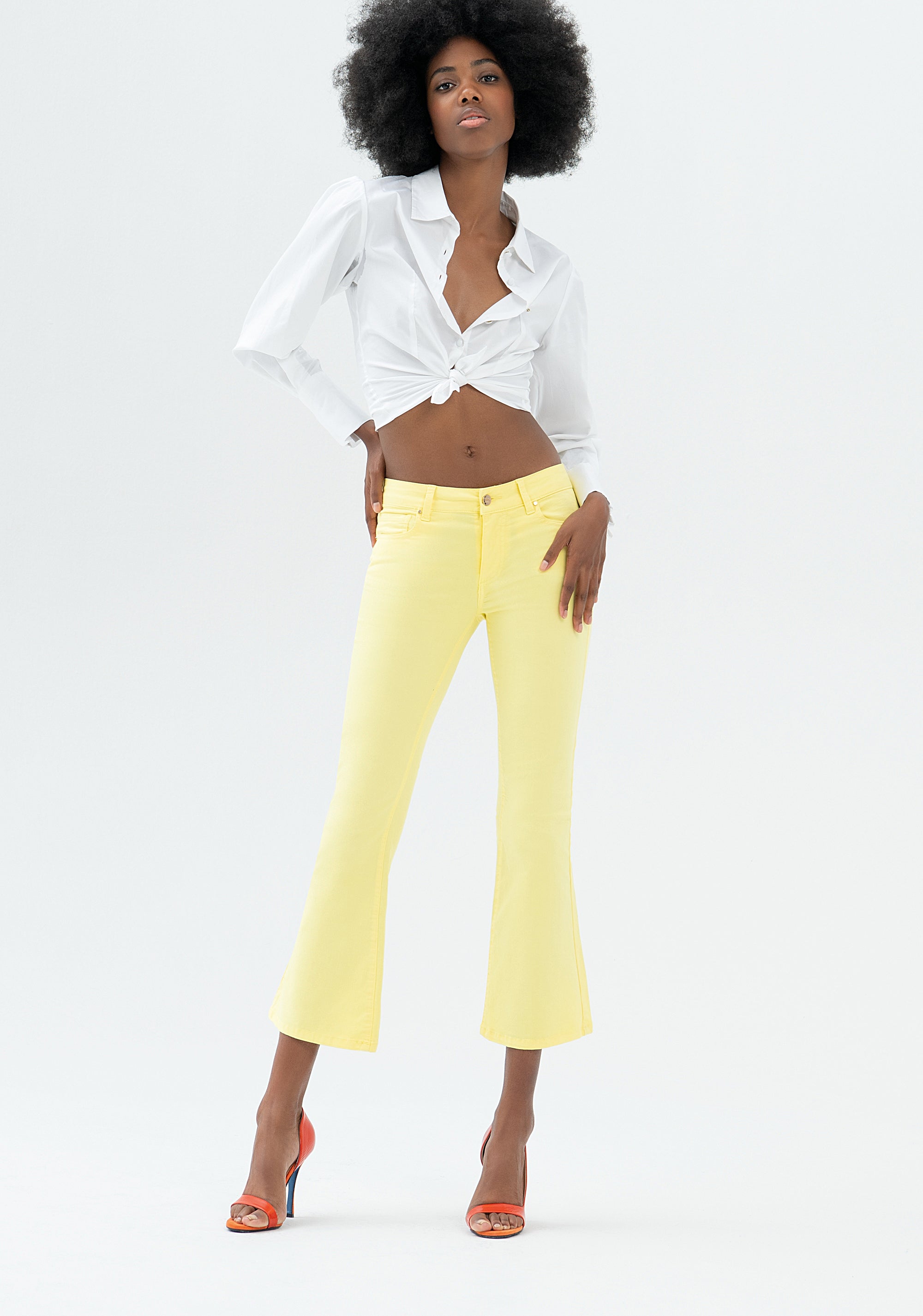 Jeans Bella flare cropped in sofisticato denim stretch colorato