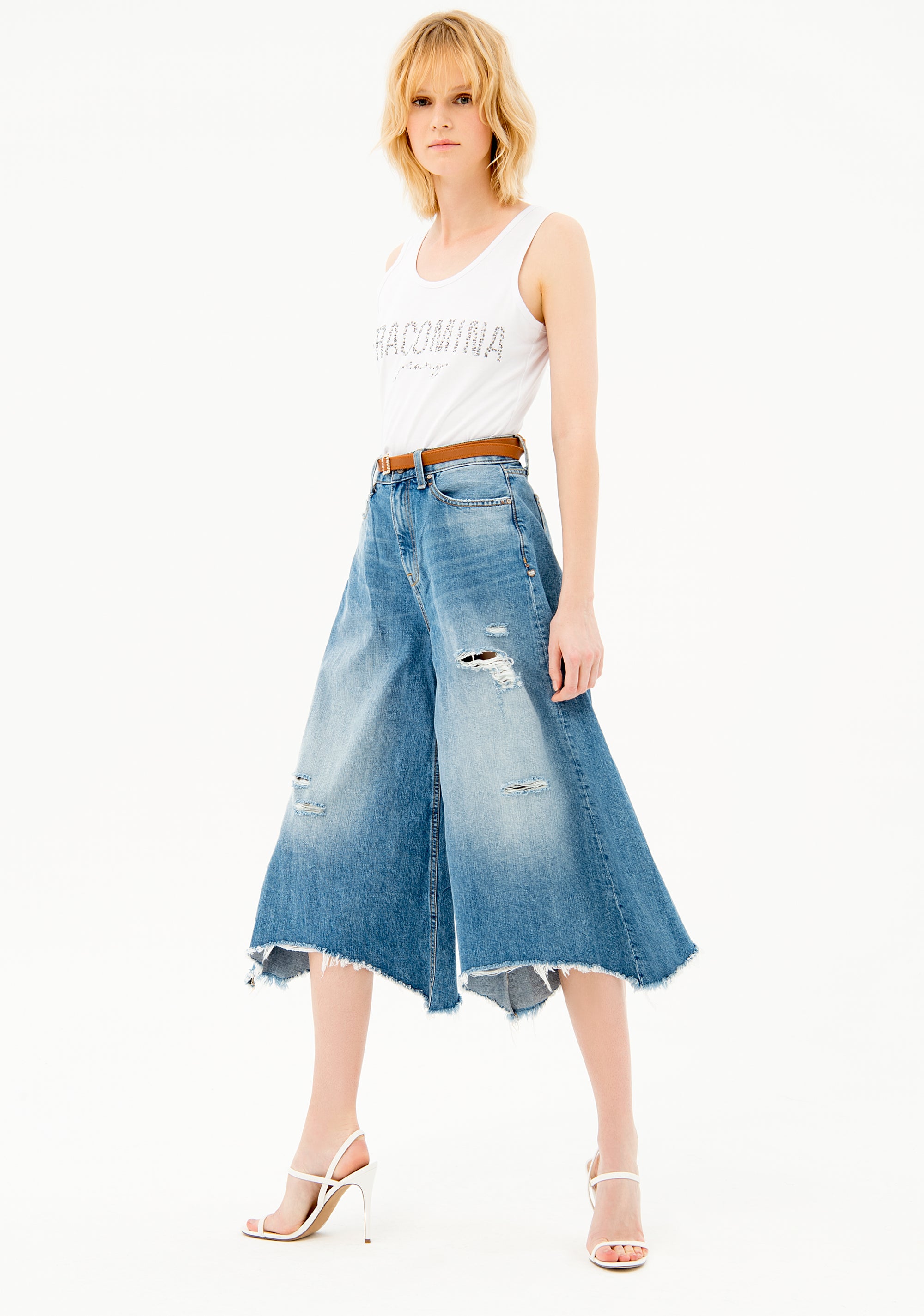 Jeans culotte flare in denim con lavaggio medio con strappi