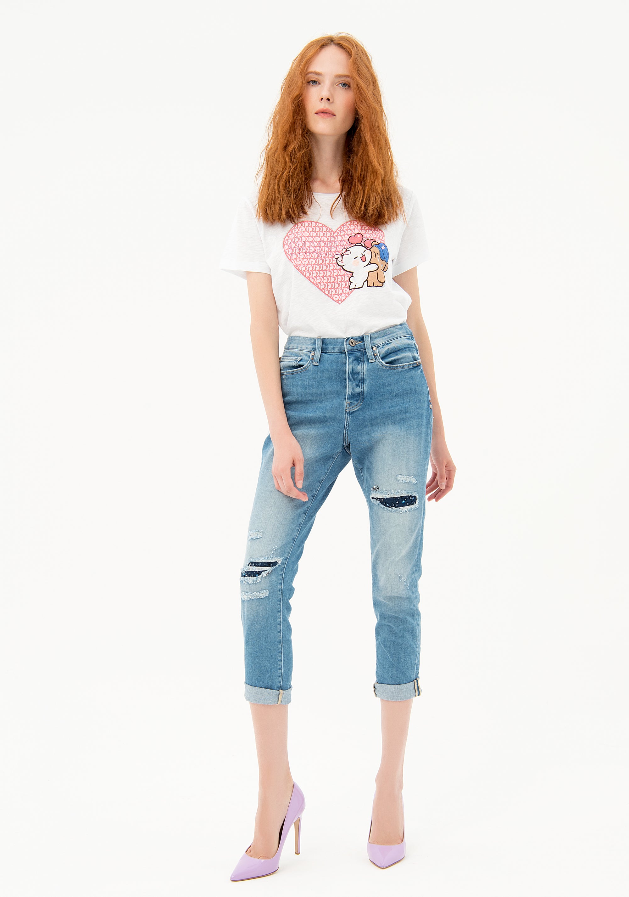 Jeans regular in denim con lavaggio medio con strappi e toppe