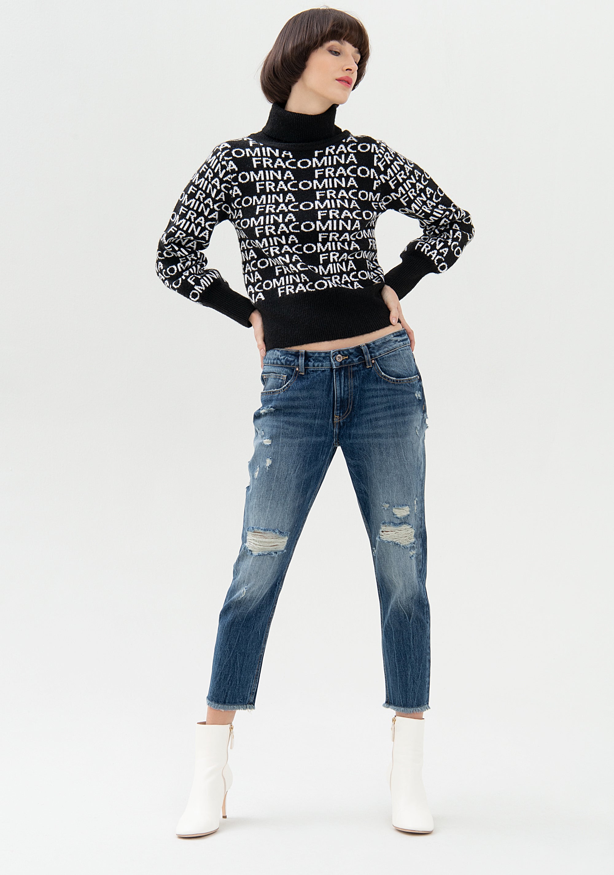 Jeans loose fit cropped in denim con lavaggio medio