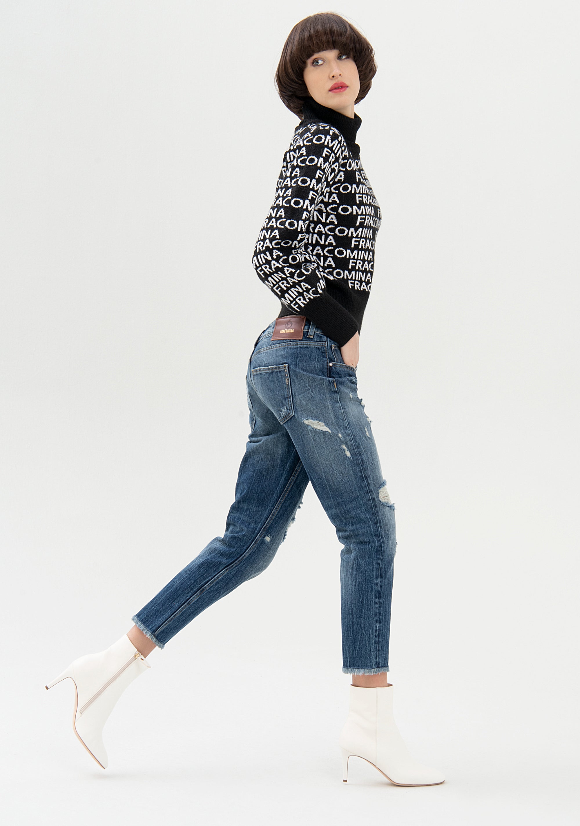 Jeans loose fit cropped in denim con lavaggio medio