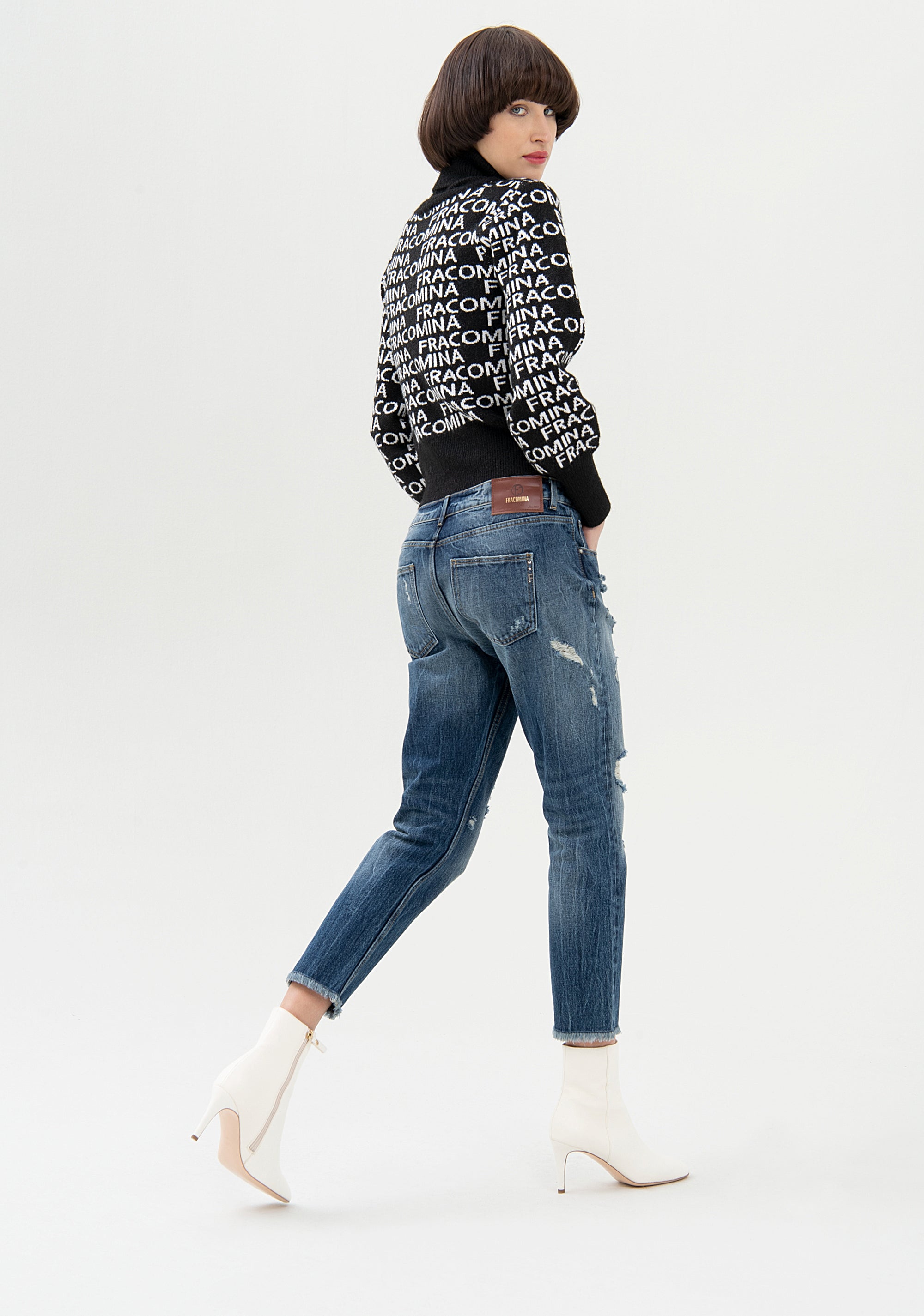 Jeans loose fit cropped in denim con lavaggio medio