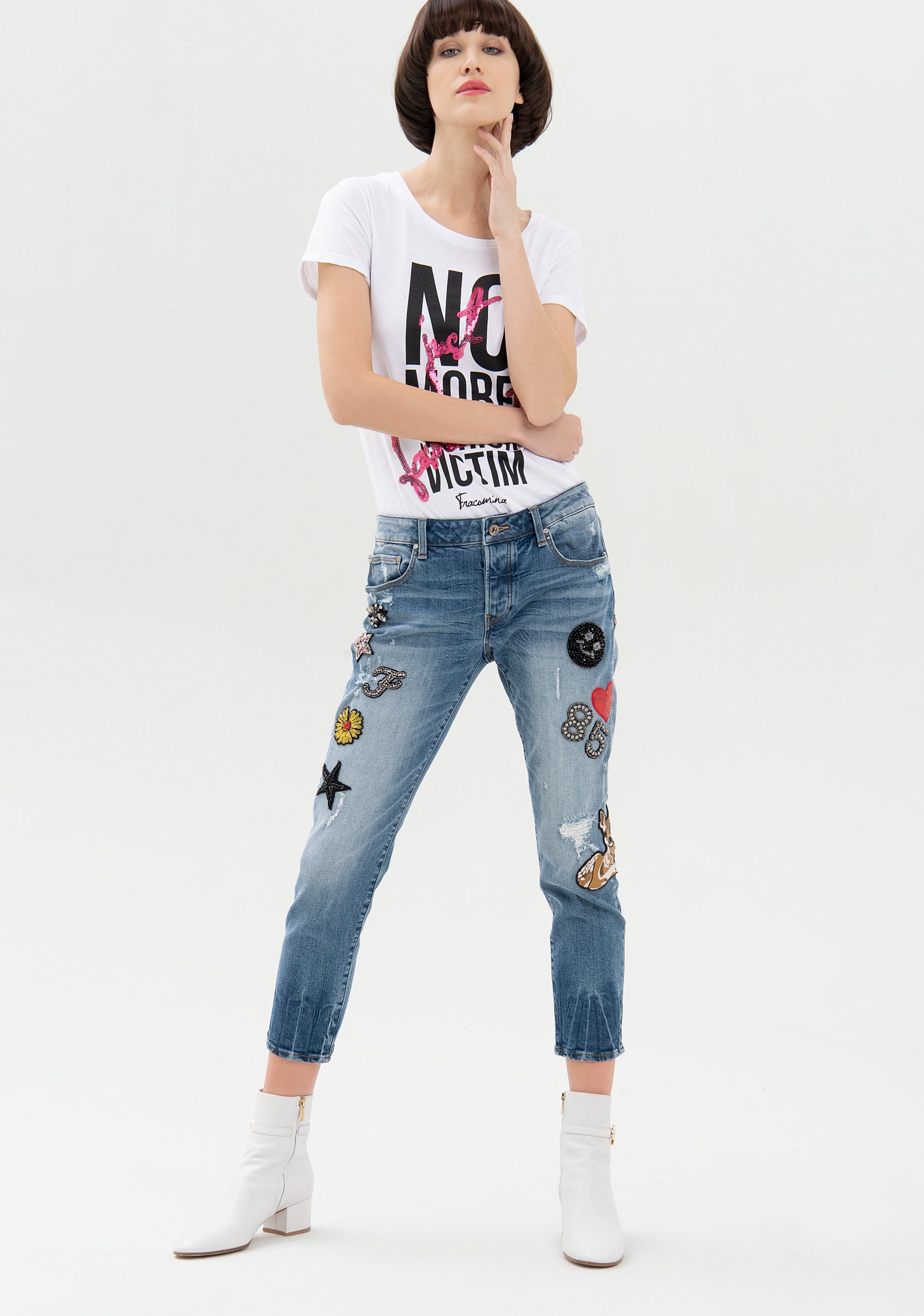 Jeans loose fit cropped in denim con lavaggio medio