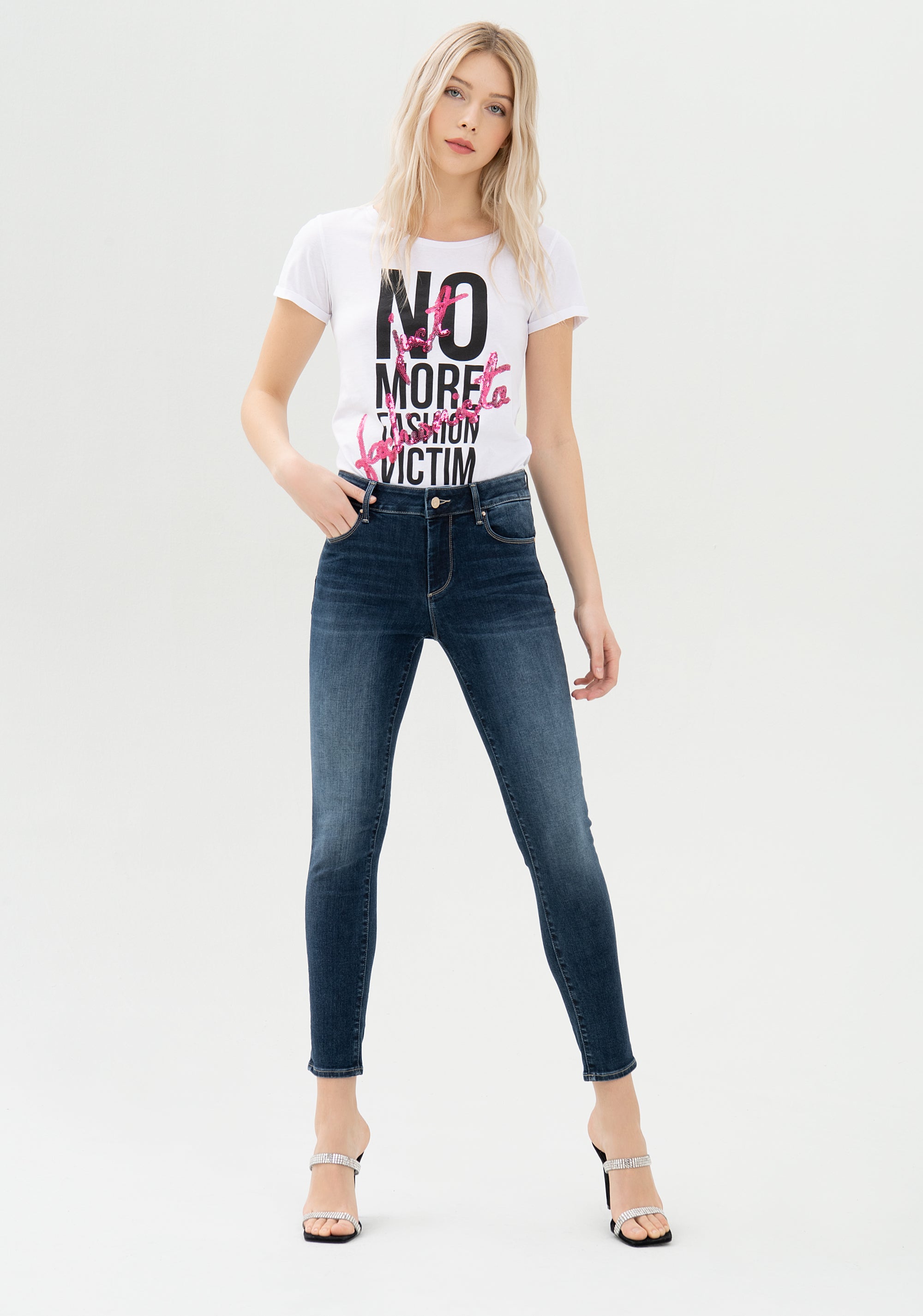 Jeans skinny in denim nero con lavaggio scuro