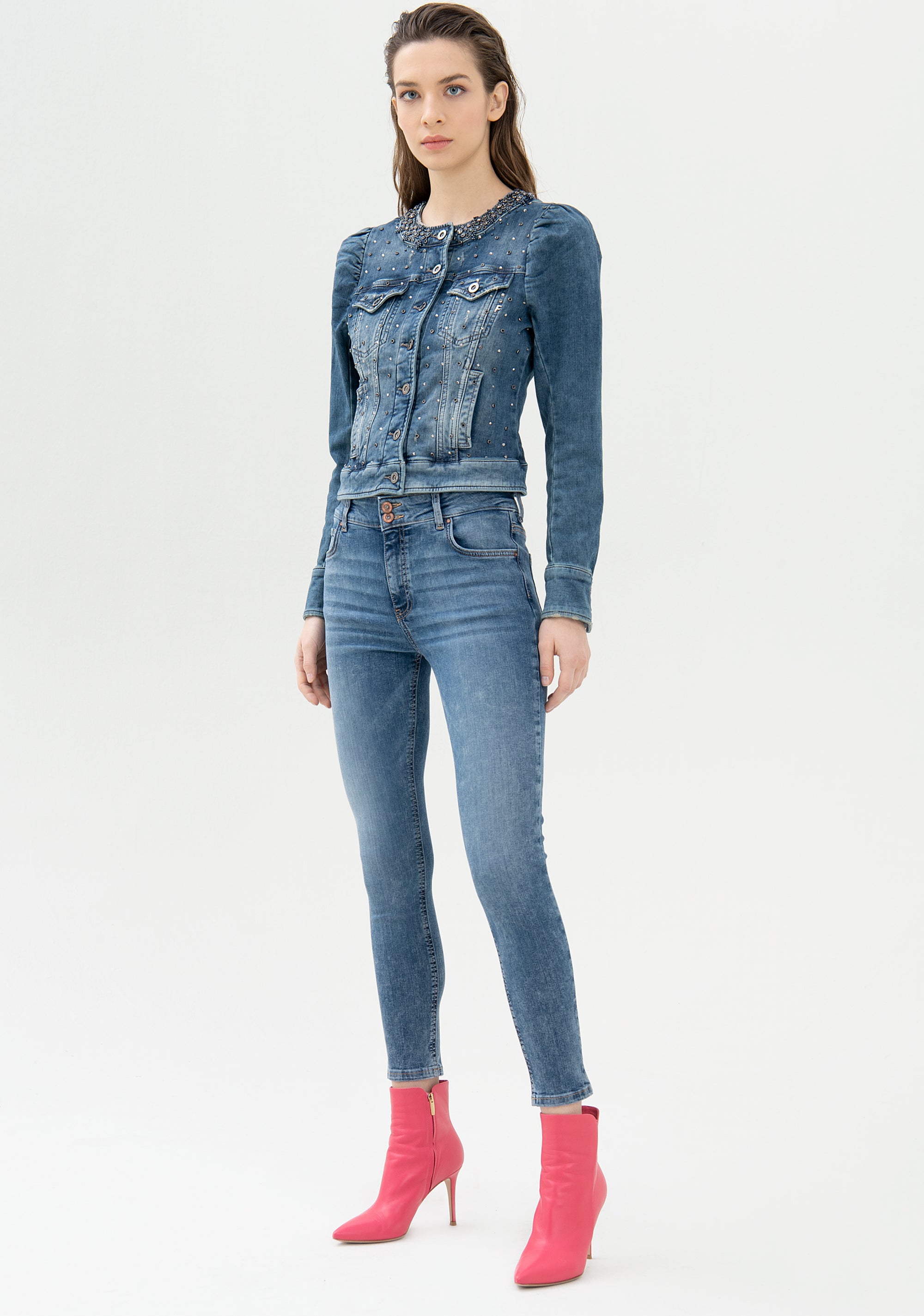 Jeans skinny in denim stretch con lavaggio medio