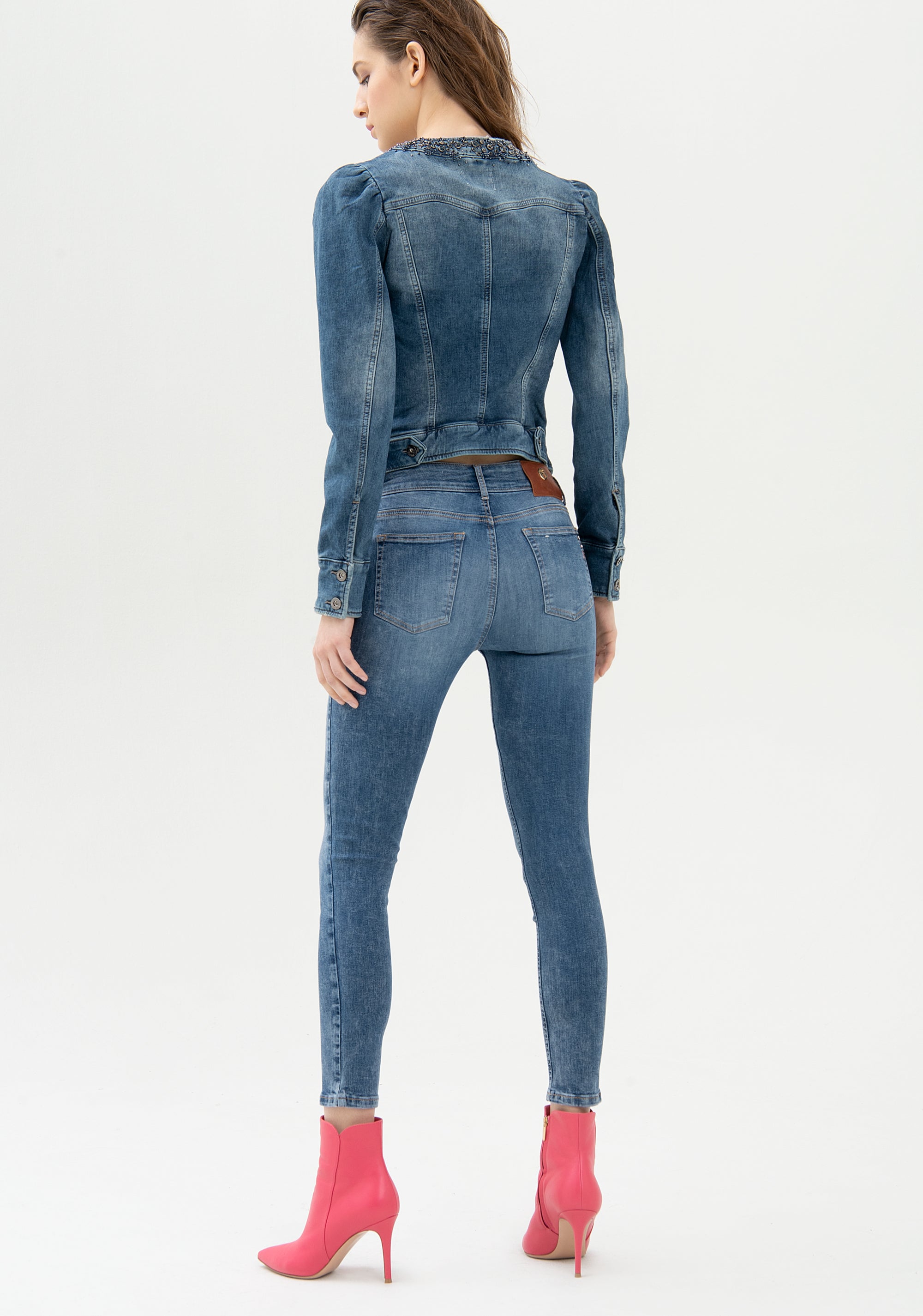 Jeans skinny in denim stretch con lavaggio medio