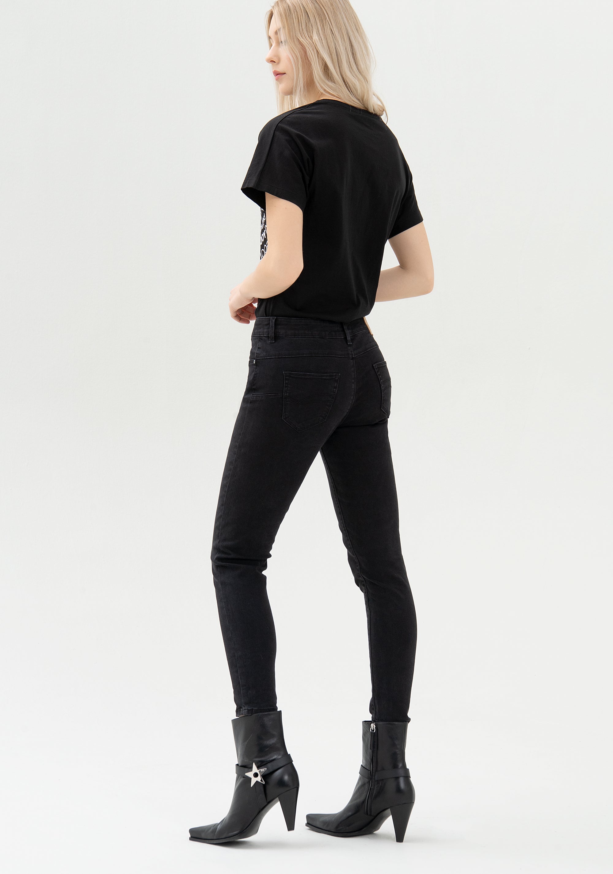 Jeans skinny effetto push-up in denim stretch nero con lavaggio scuro