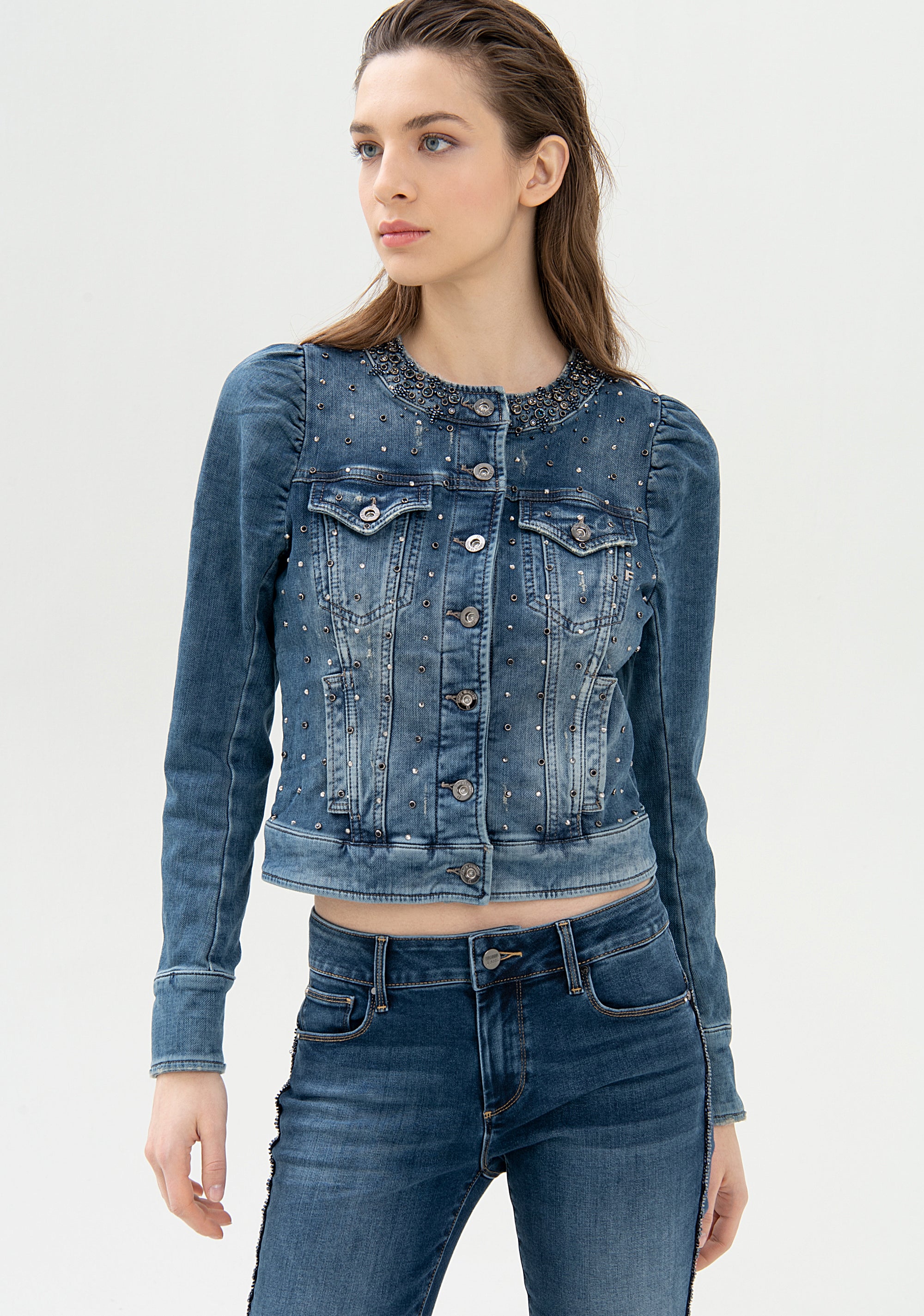 Jeans skinny effetto push-up in denim stretch con lavaggio medio