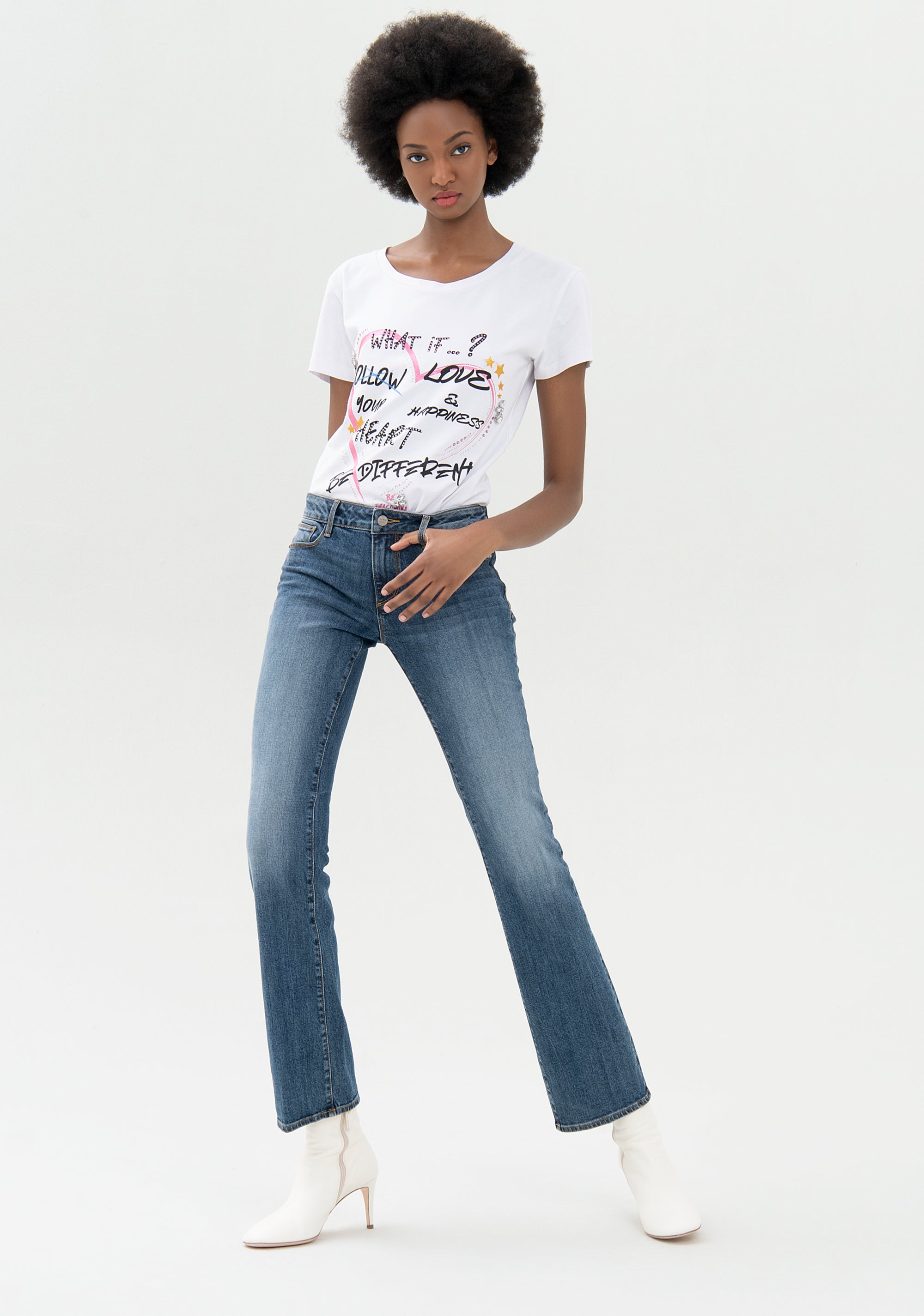 Jeans bootcut effetto push-up in denim stretch con lavaggio medio