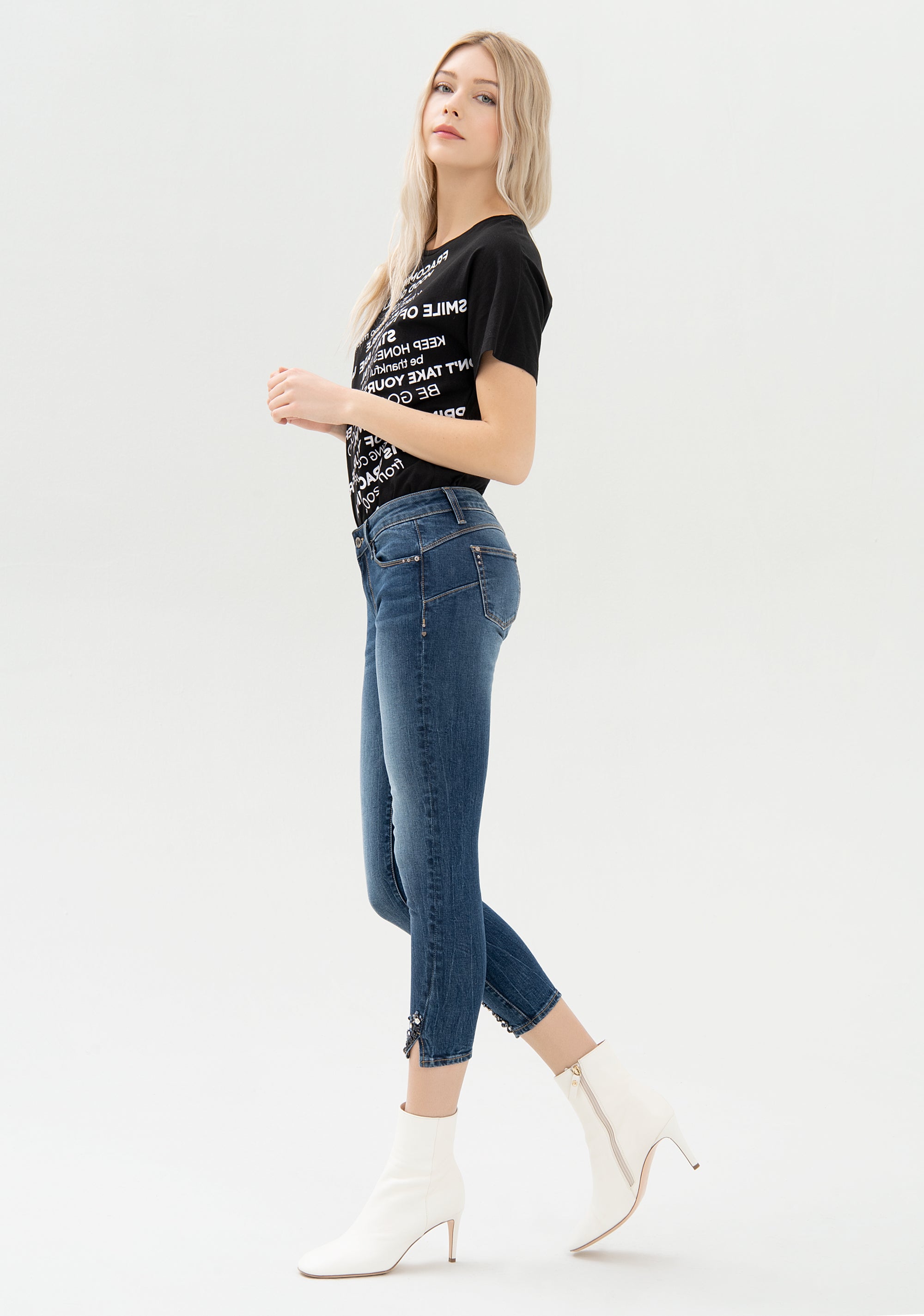 Jeans cropped effetto push up in denim con lavaggio medio