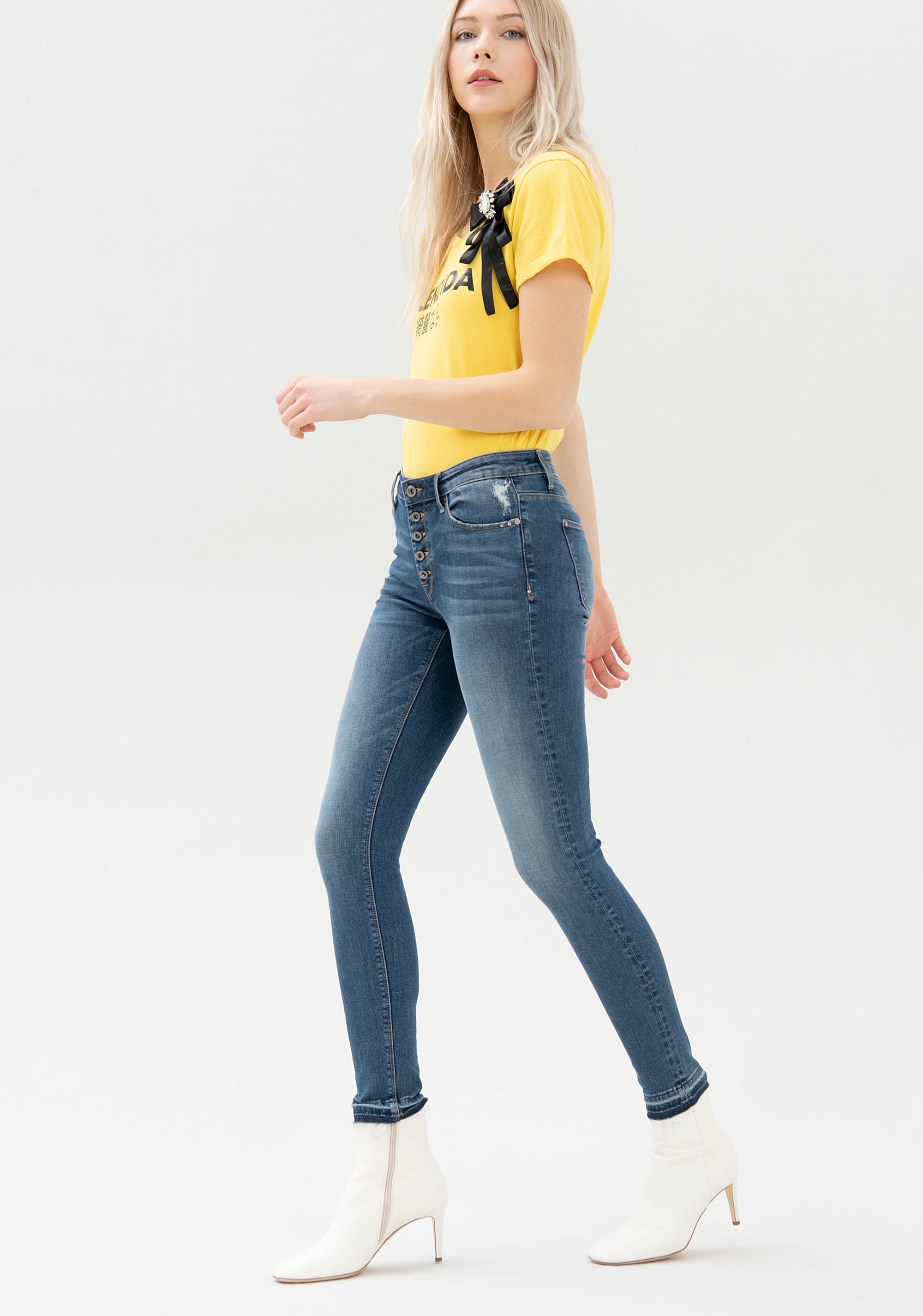 Jeans skinny in denim stretch con lavaggio medio