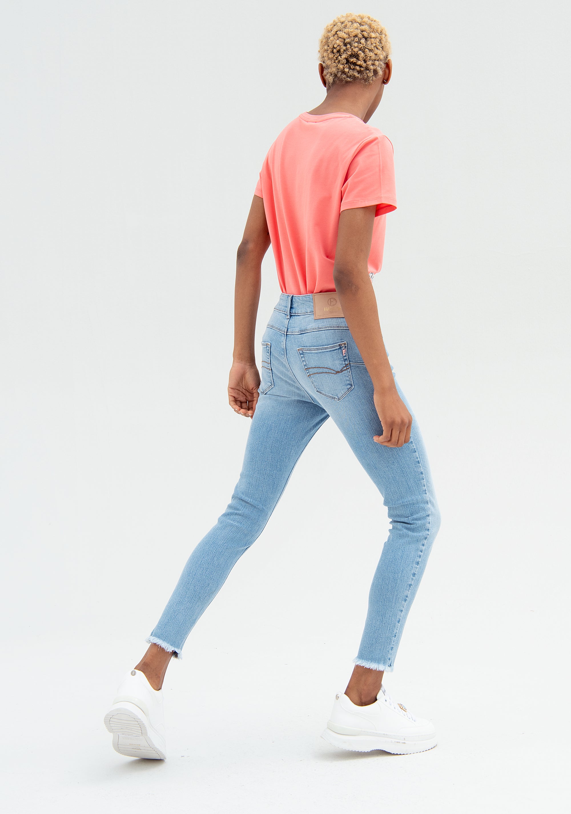 Jeans skinny effetto push up in denim con lavaggio chiaro