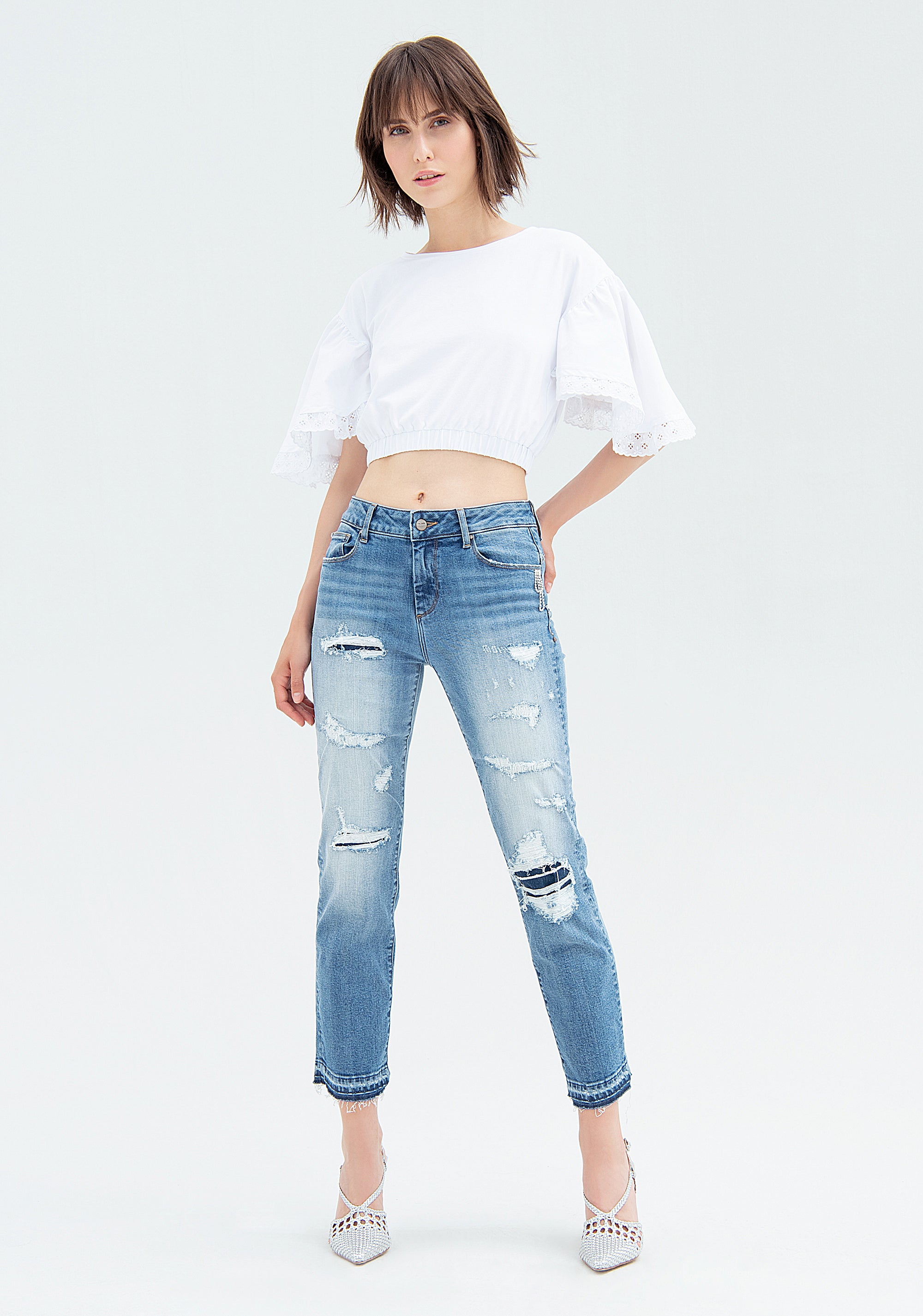 Jeans cropped effetto push up in denim con lavaggio medio