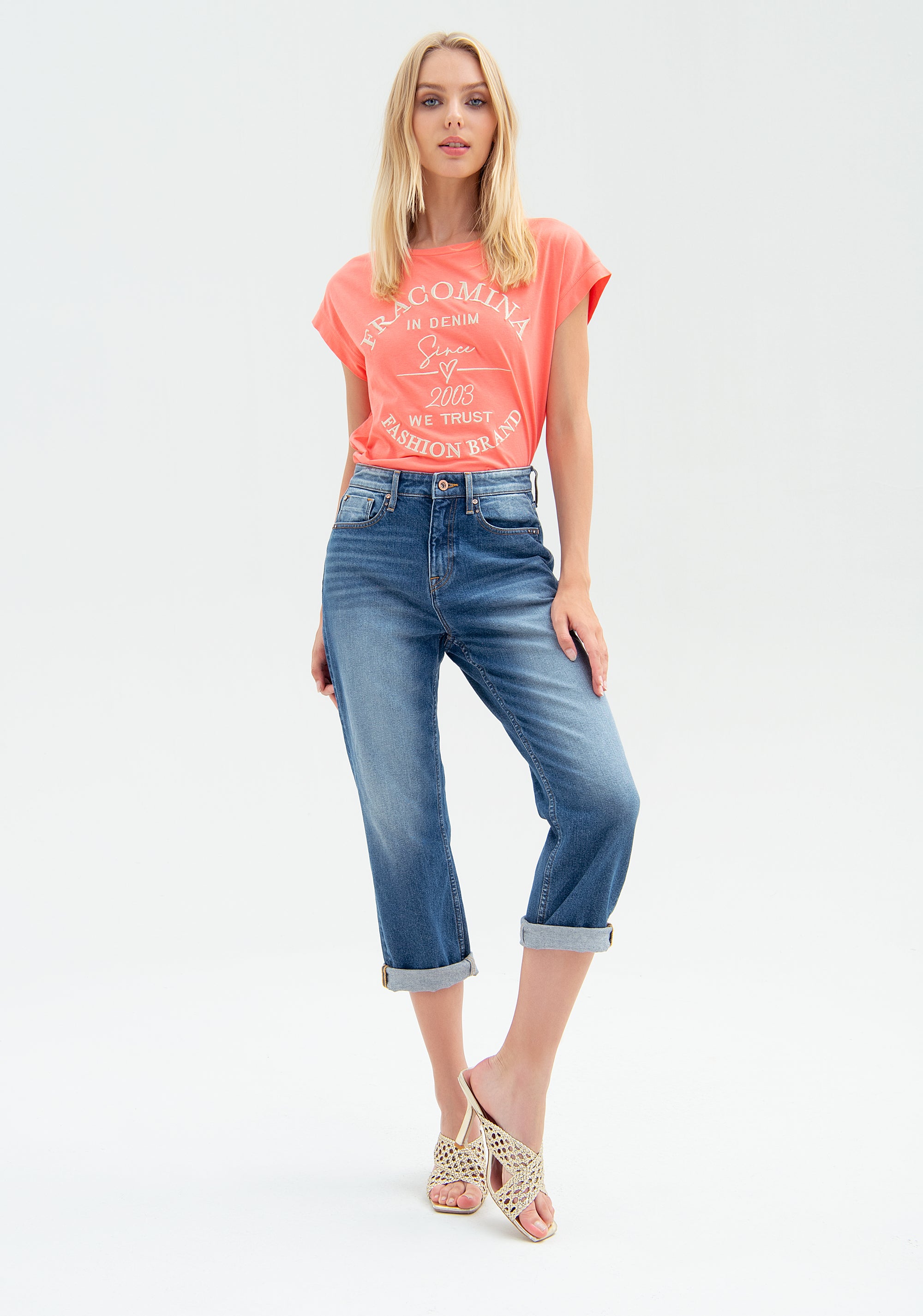 Jeans boyfriend cropped in denim con lavaggio medio