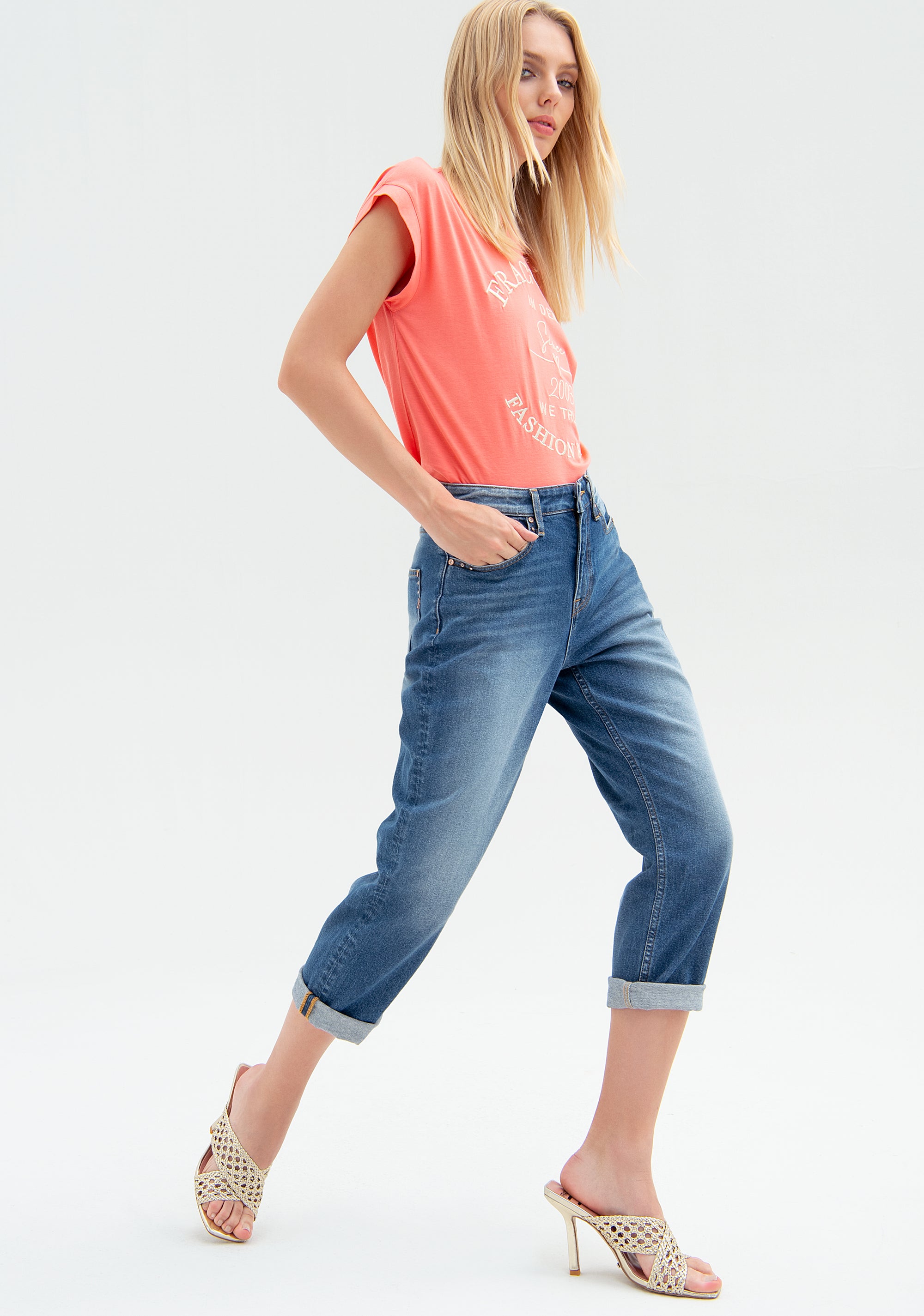 Jeans boyfriend cropped in denim con lavaggio medio