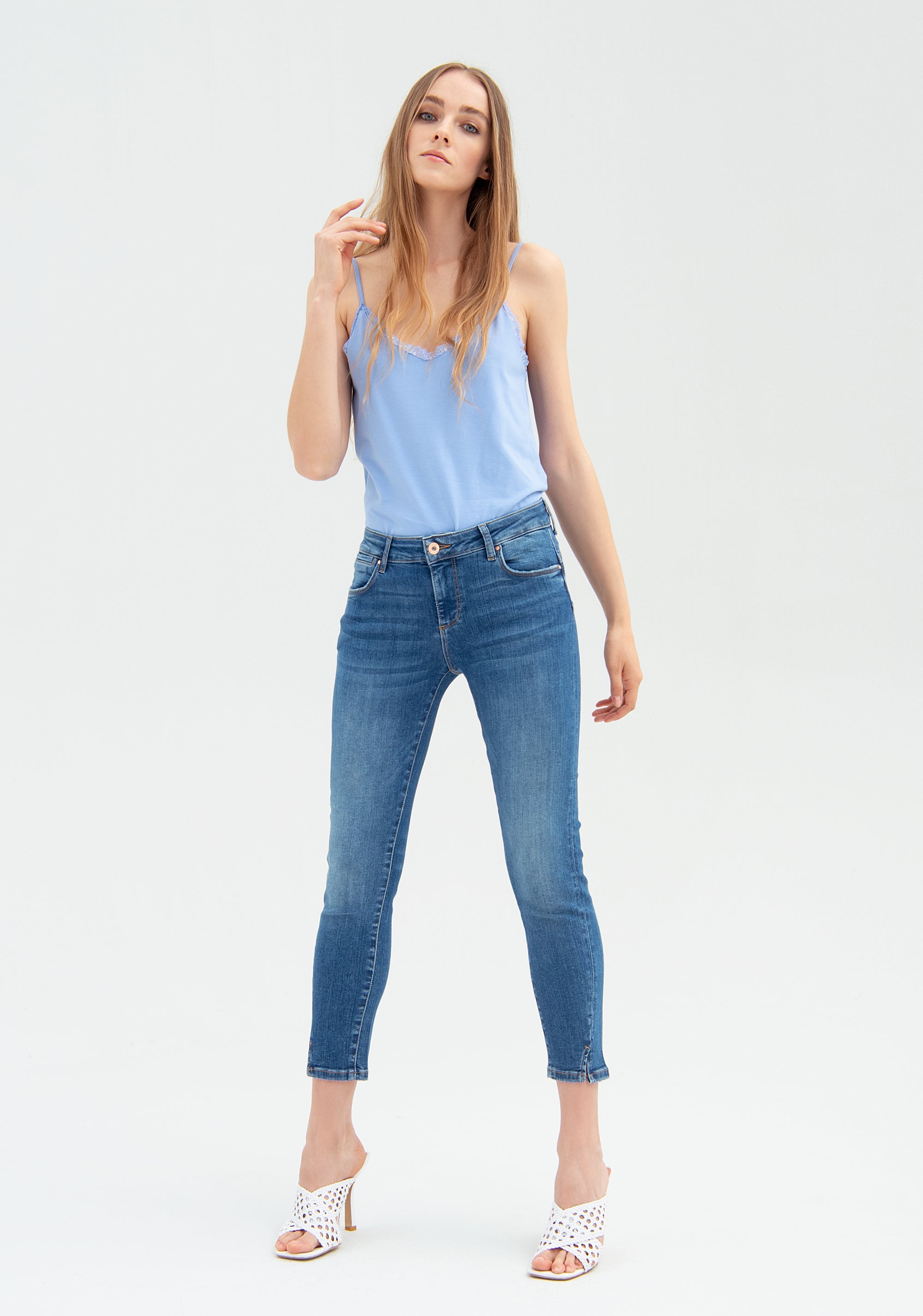 Jeans slim effetto push up in denim con lavaggio medio