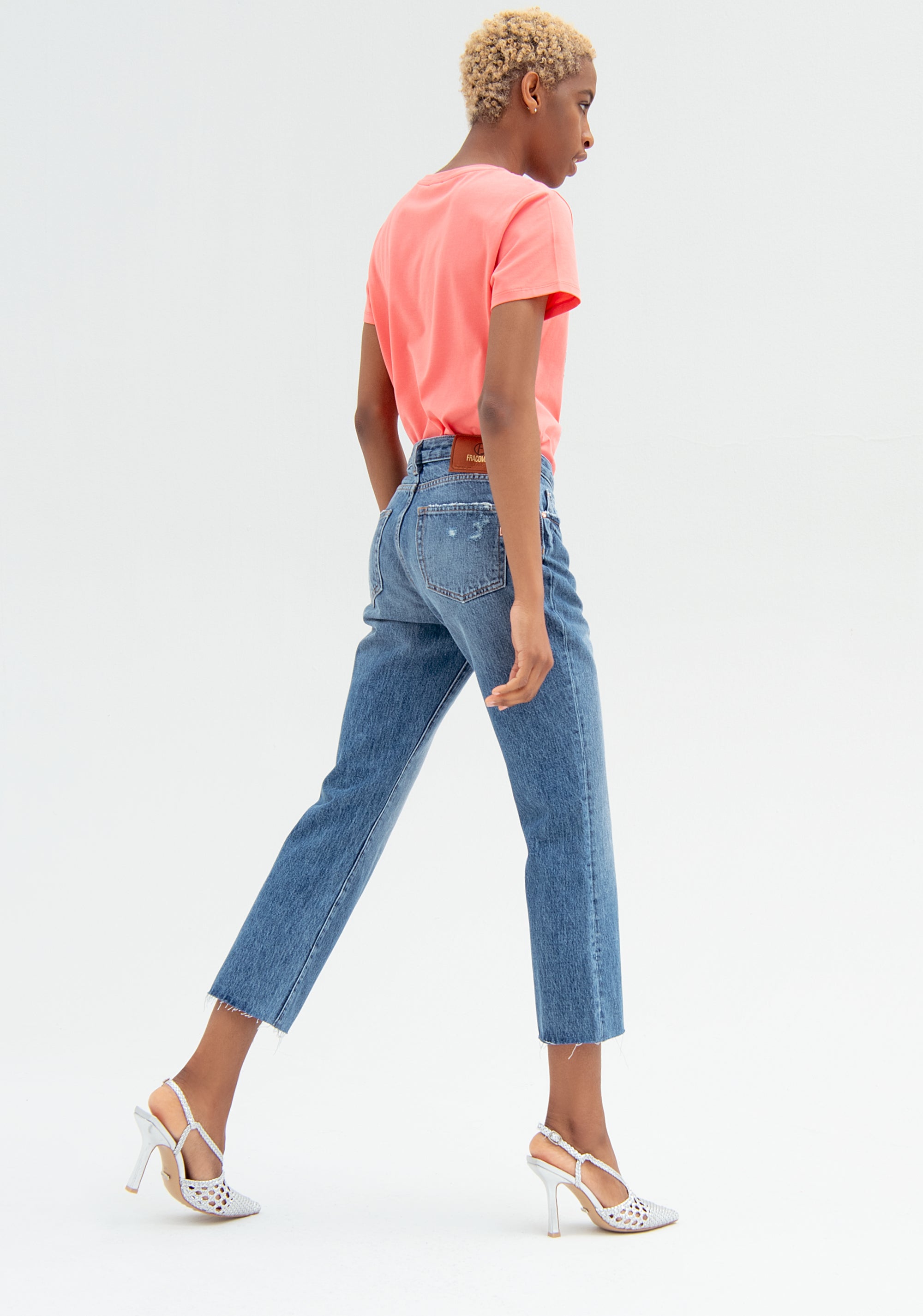 Jeans bootcut cropped in denim con lavaggio medio