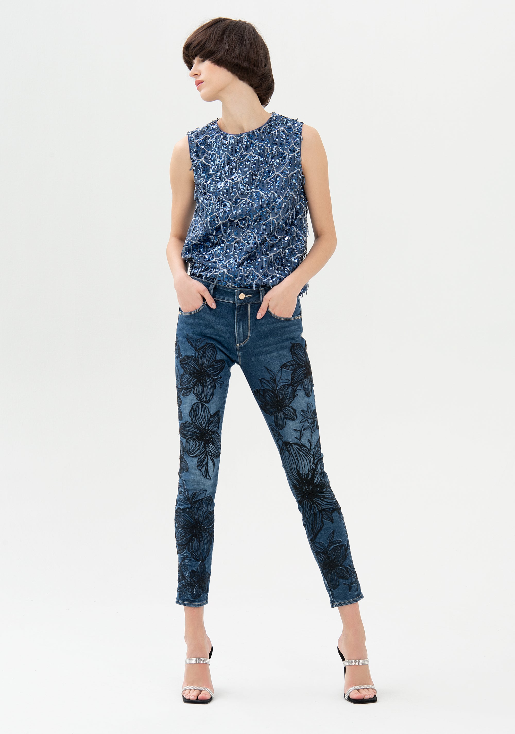 Jeans skinny effetto push up in denim con lavaggio medio