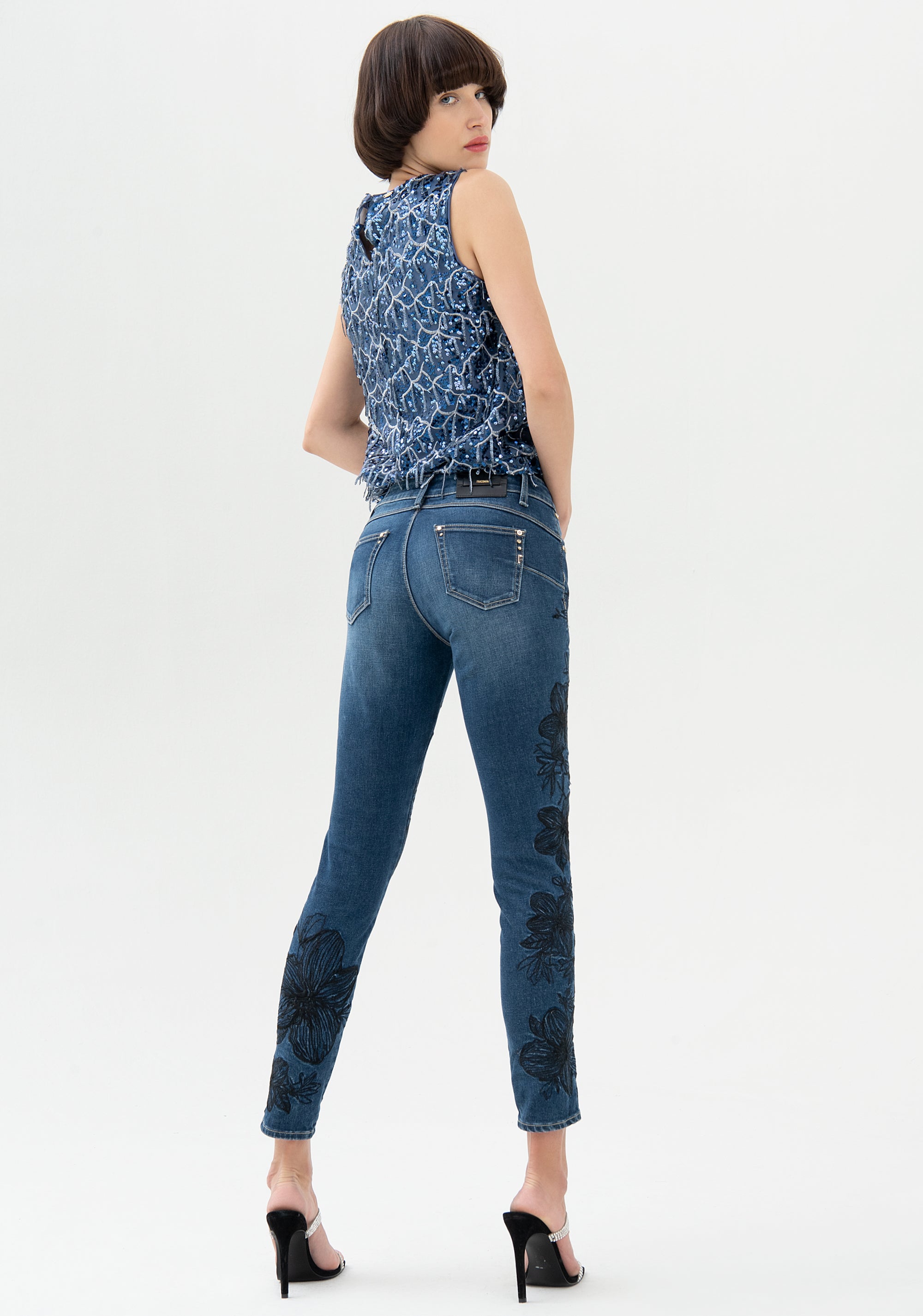 Jeans skinny effetto push up in denim con lavaggio medio