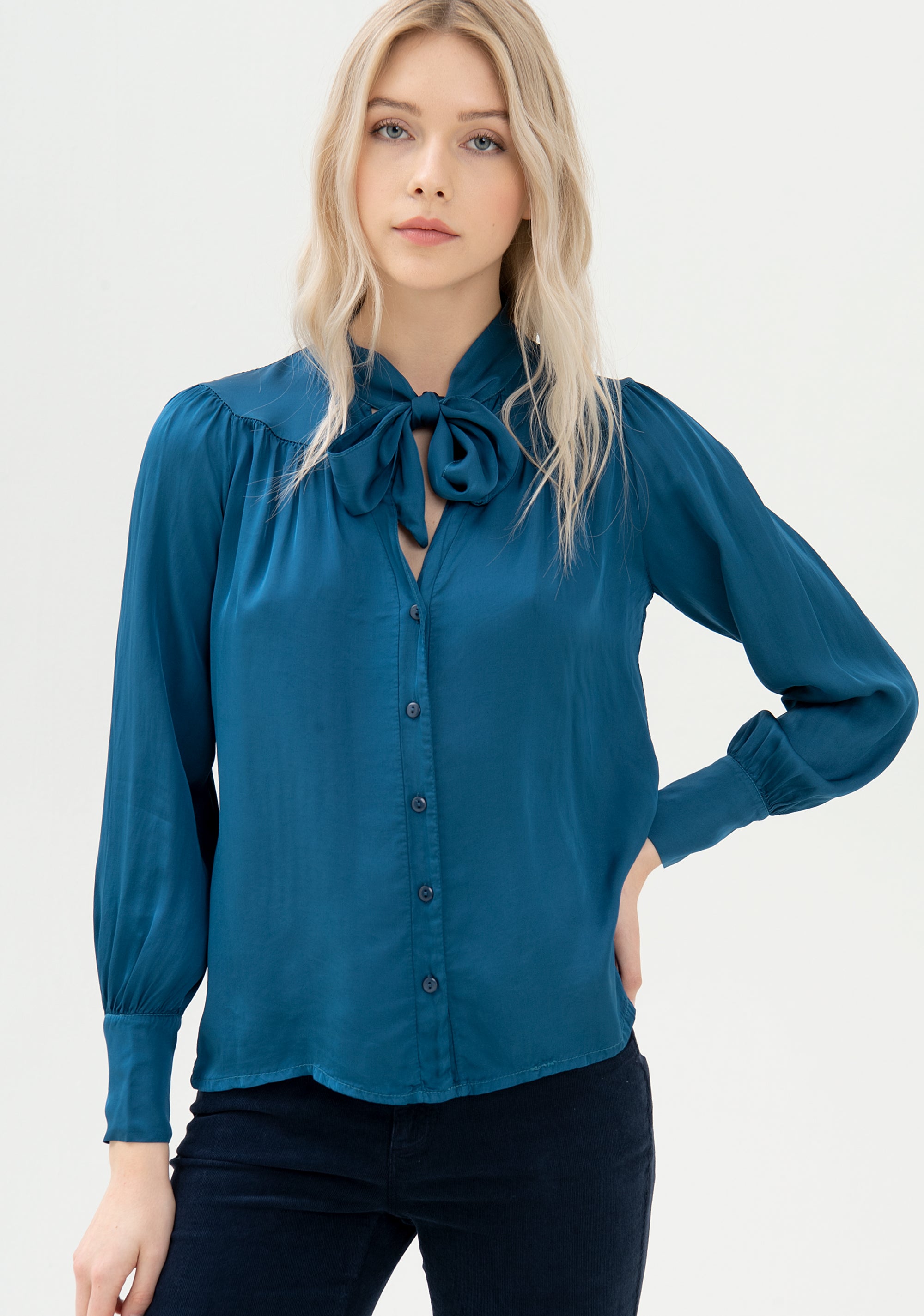 Blusa ampia in raso