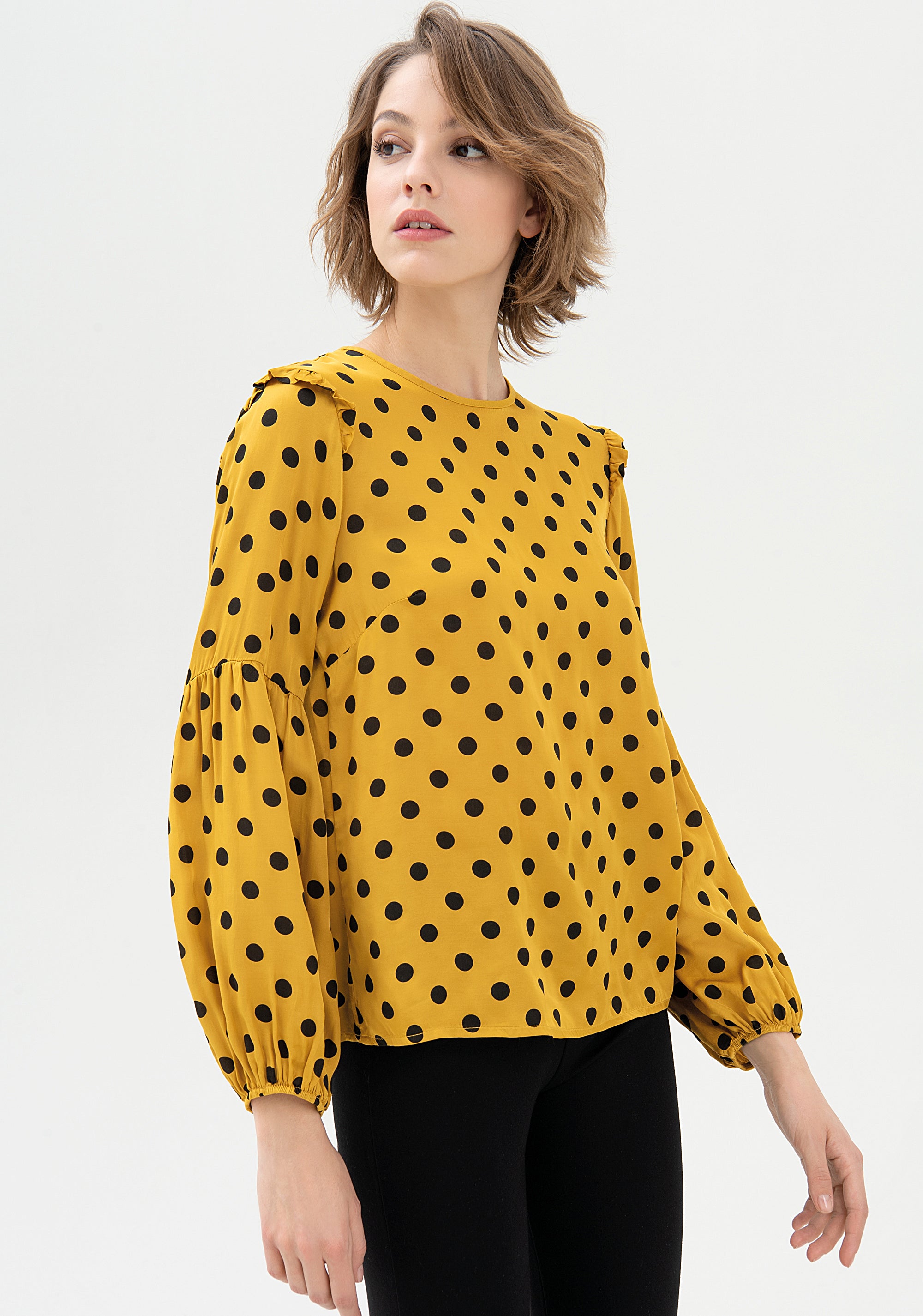 Blusa ampia con fantasia pois