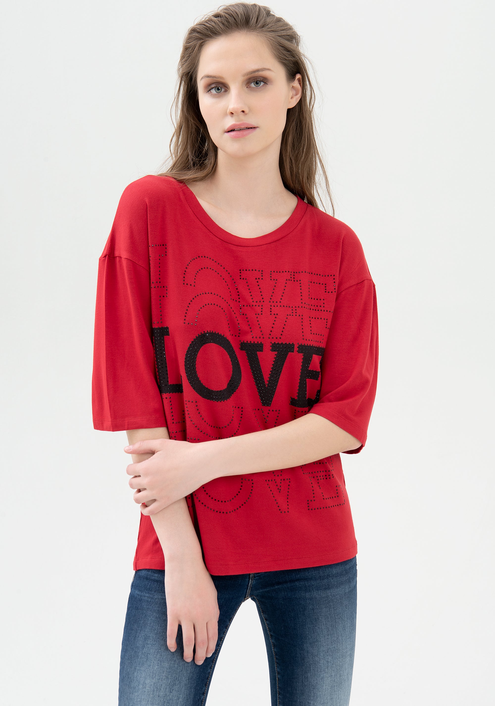 T-shirt over in jersey di viscosa con stampa lettering e strass