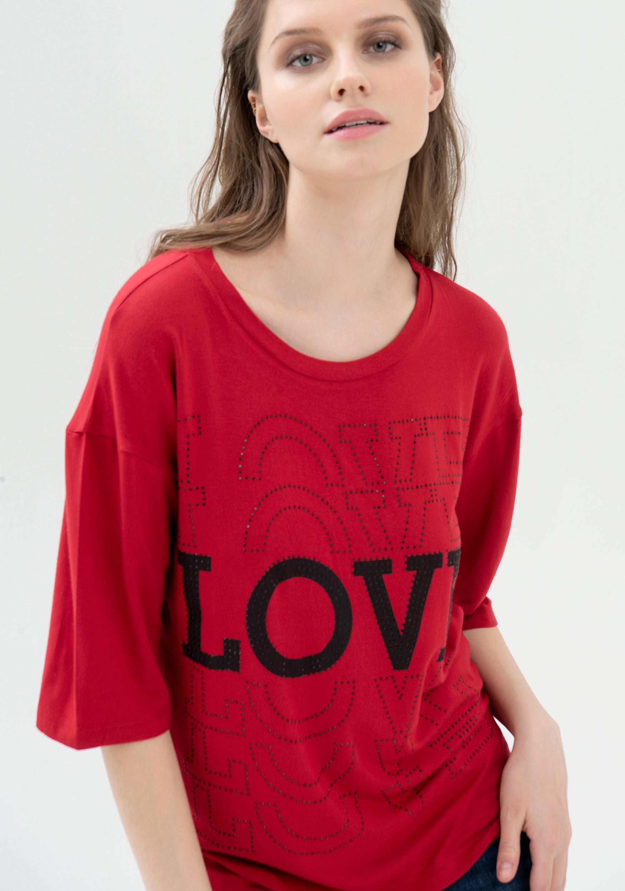 T-shirt over in jersey di viscosa con stampa lettering e strass