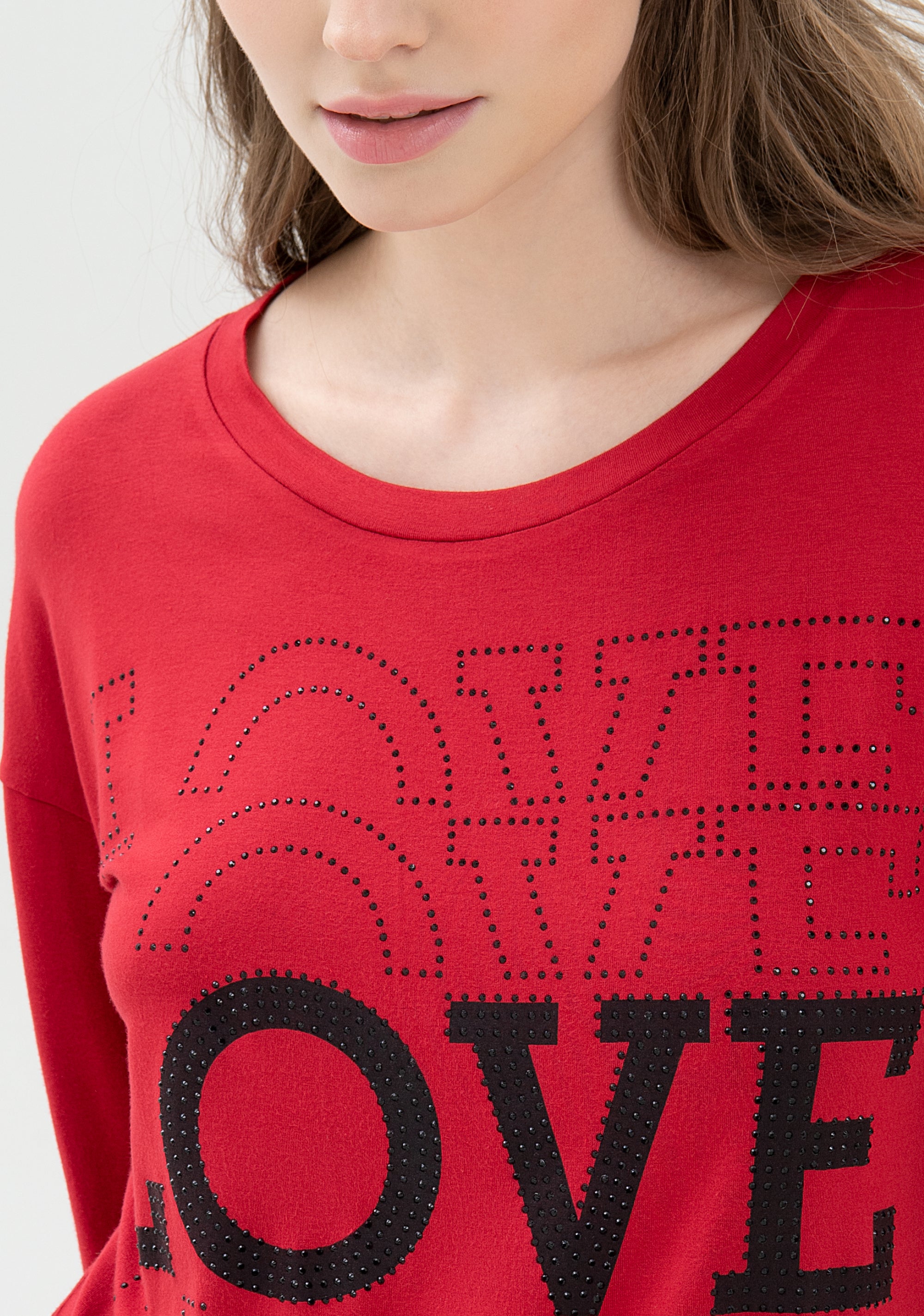 T-shirt over in jersey di viscosa con stampa lettering e strass