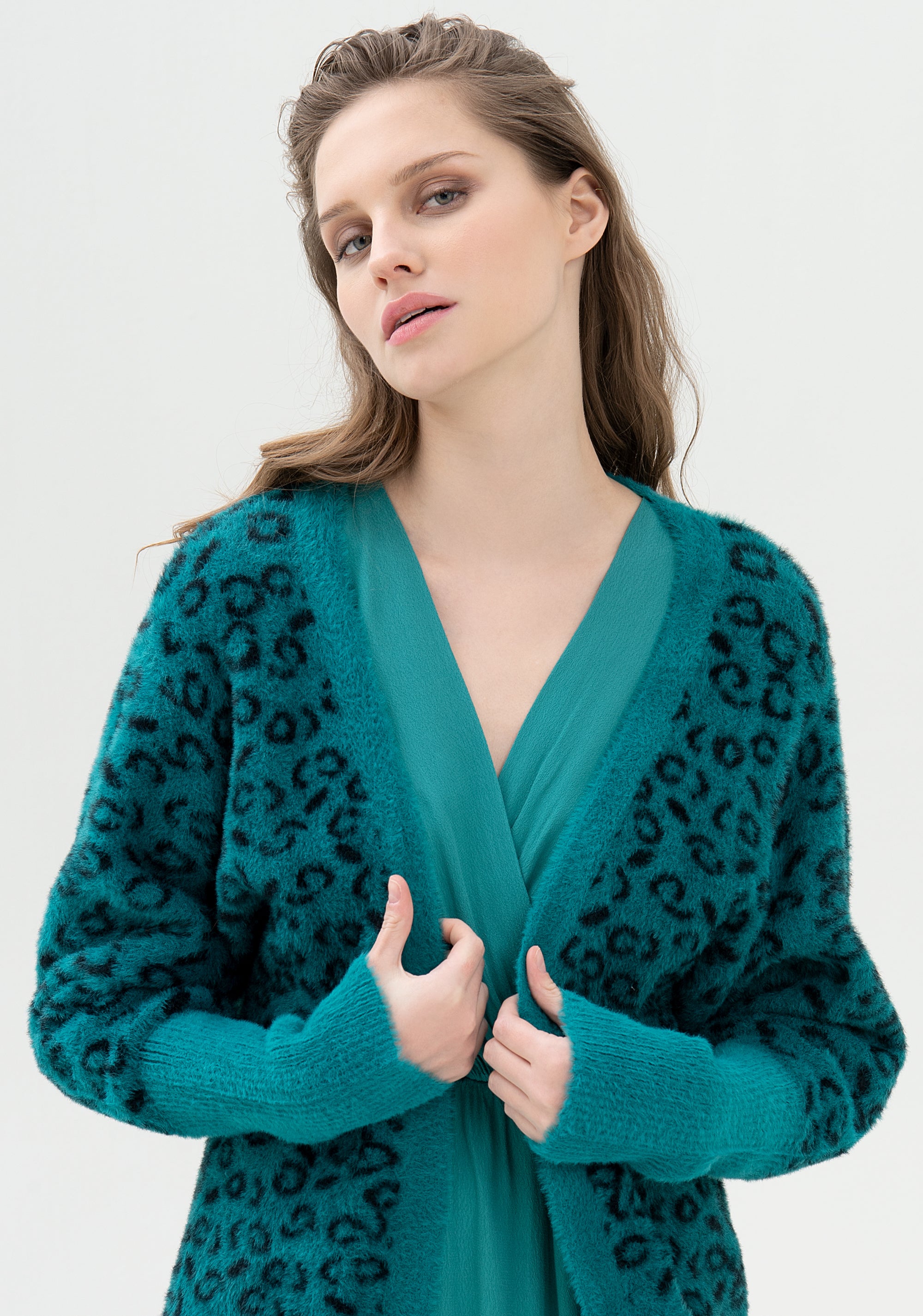 Cardigan regular lungo con jacquard animalier