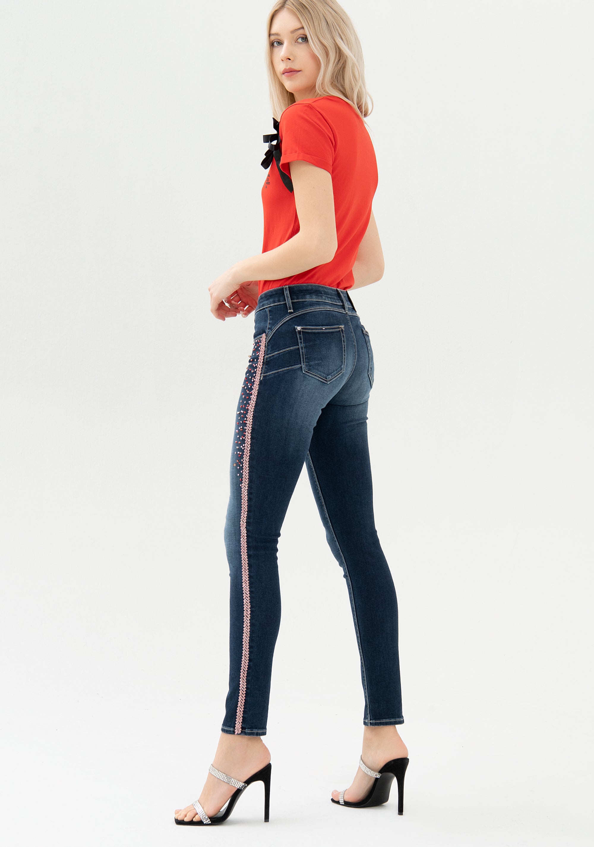 Jeans skinny effetto push up in denim con lavaggio scuro