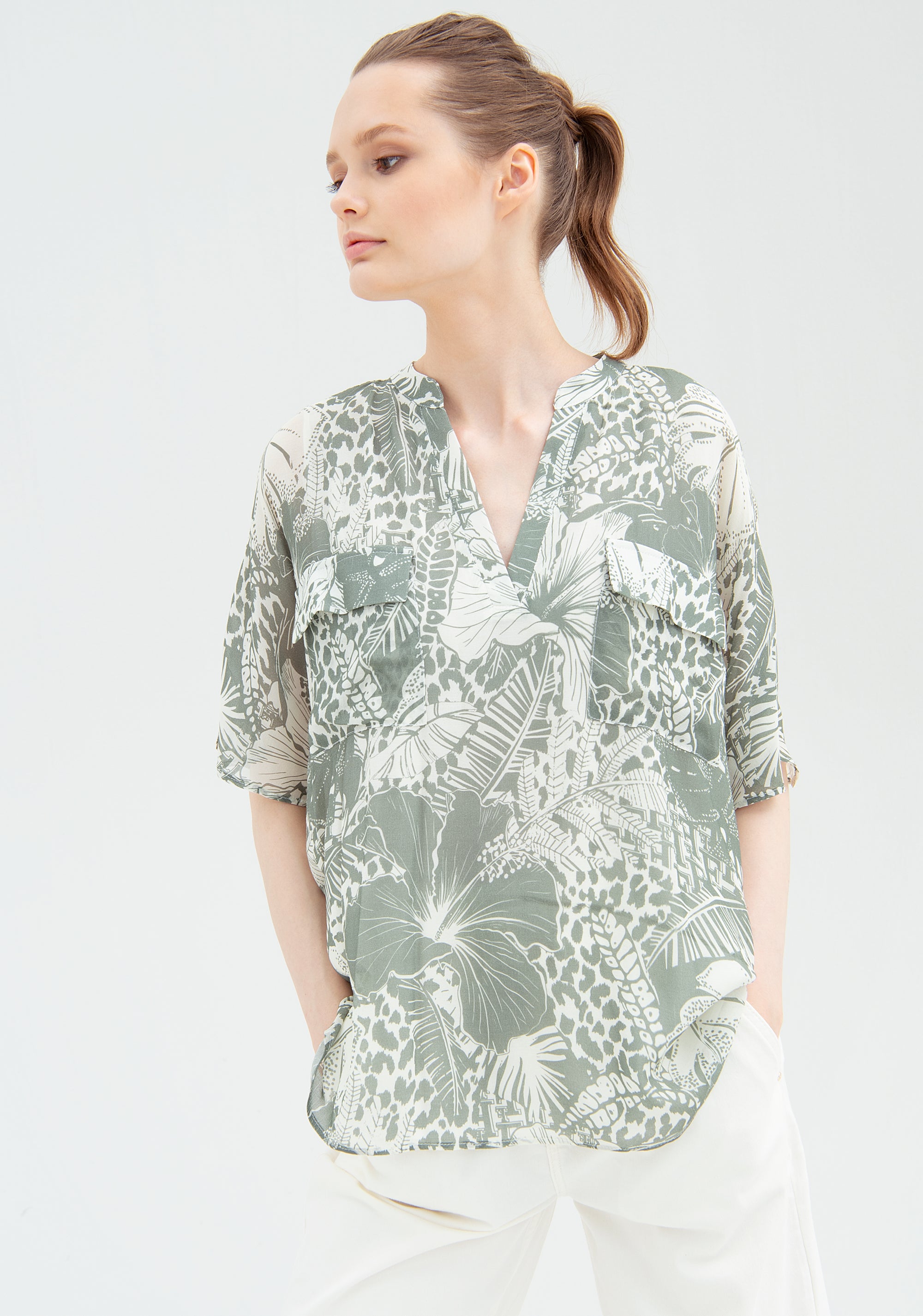 Blusa over in viscosa con fantasia floreale