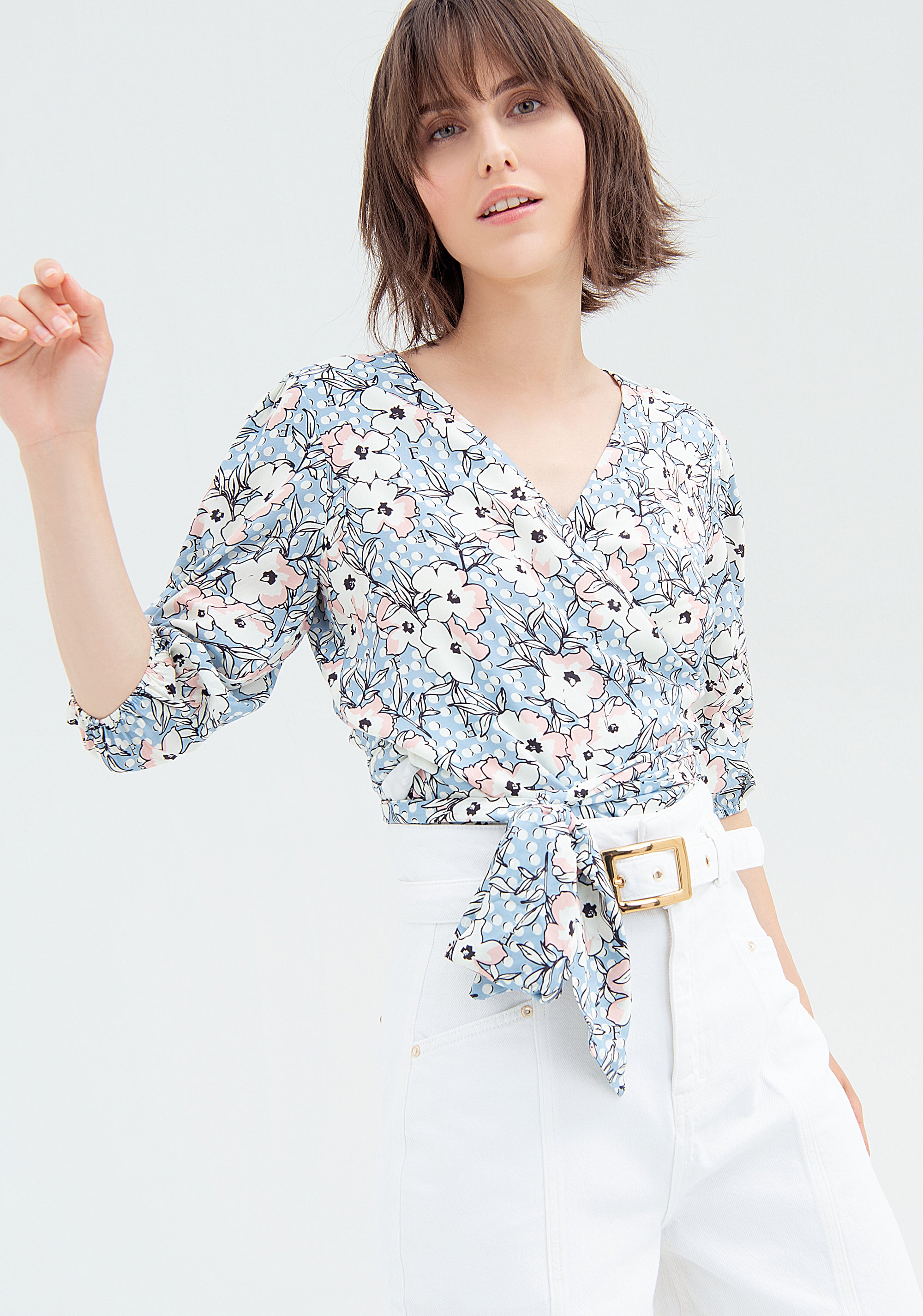 Blusa ad incrocio cropped in fantasia floreale