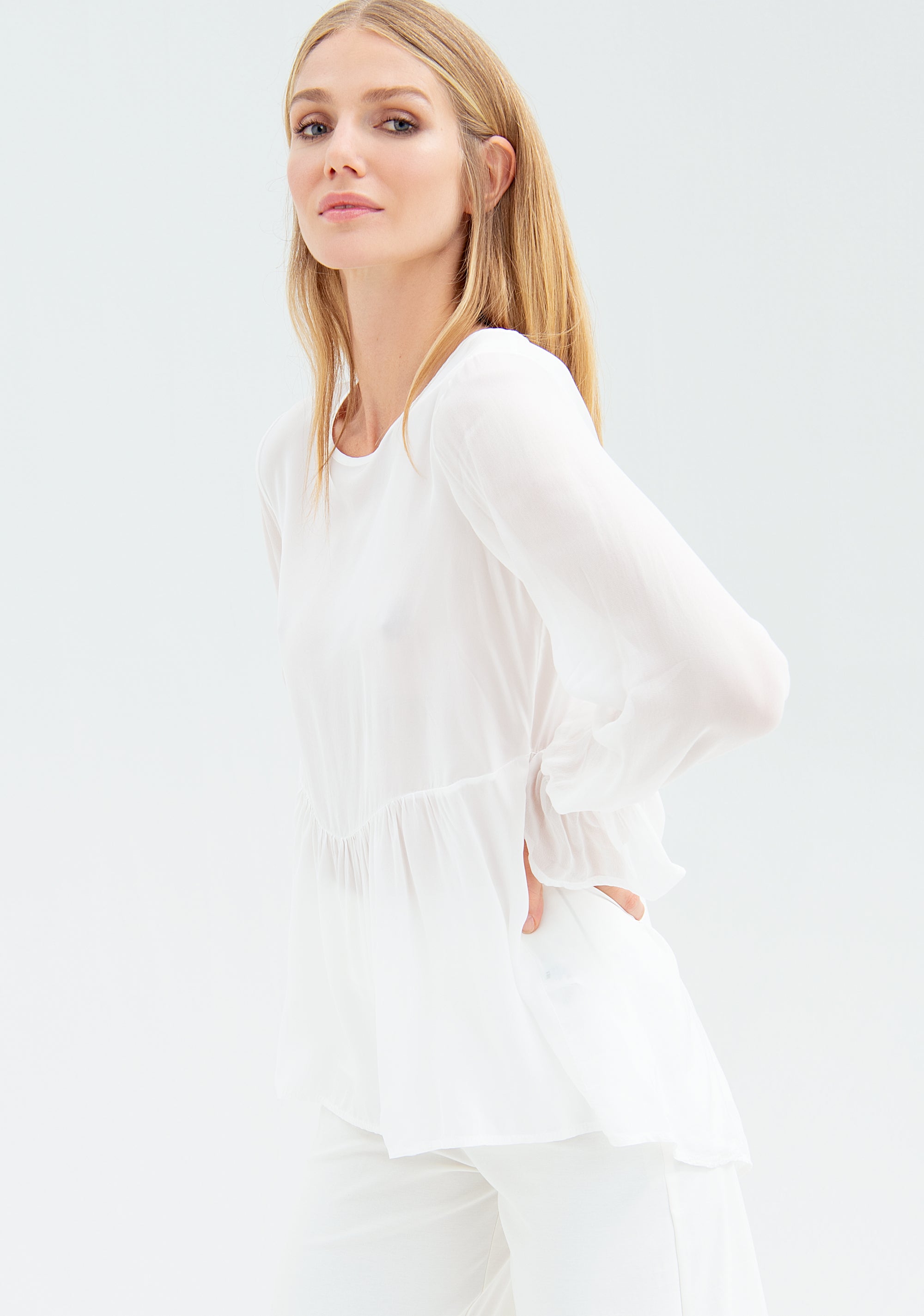 Blusa svasata in voile