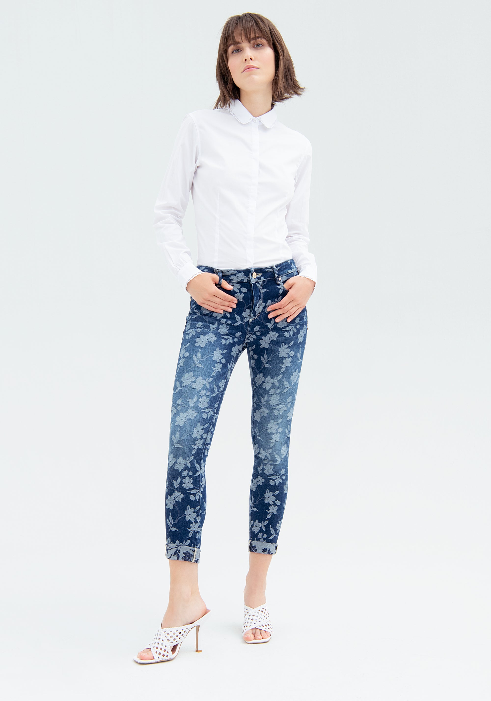 Jeans slim effetto push up in denim con fantasia floreale