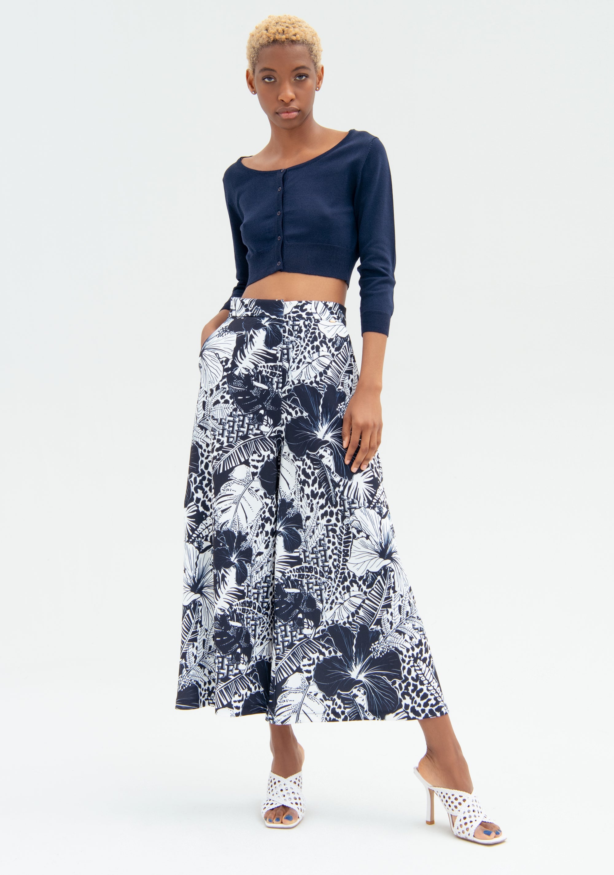 Pantalone culotte cropped in fantasia floreale