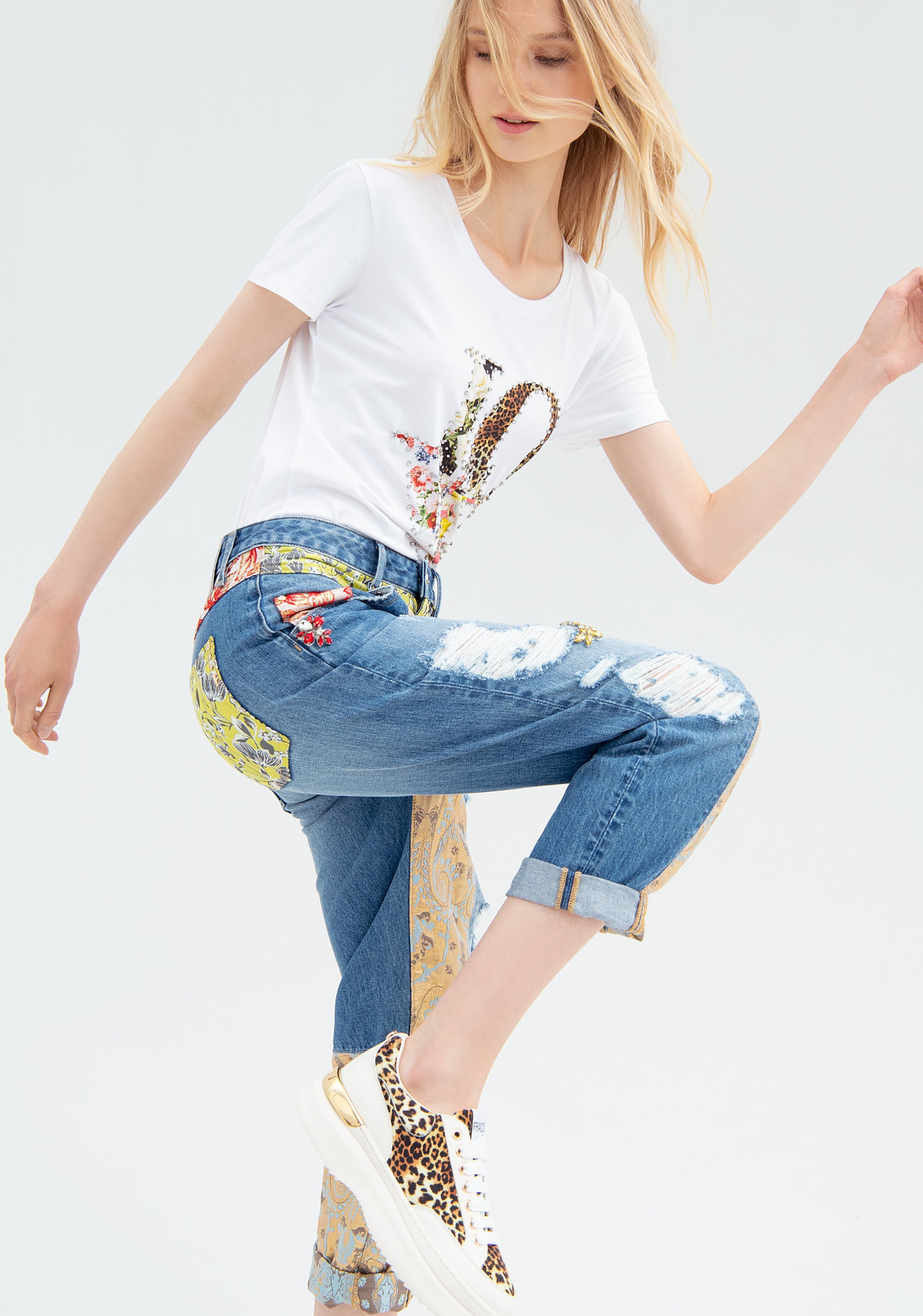 Jeans boyfriend carrot in denim con lavaggio medio