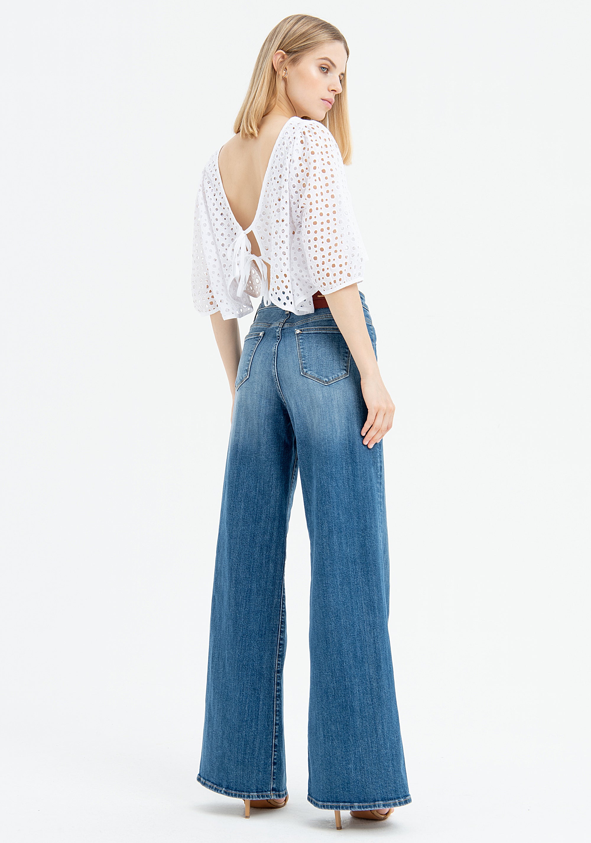 Jeans flare in denim con lavaggio medio