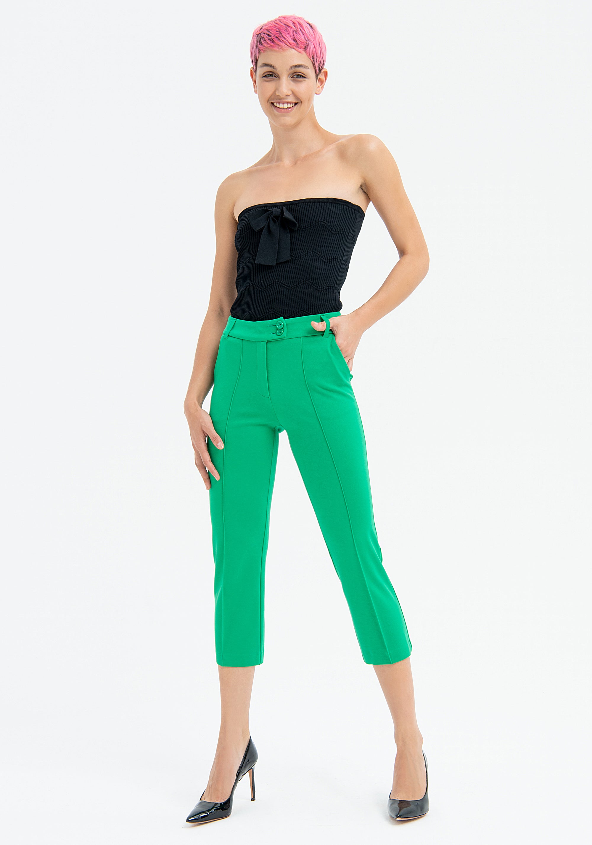 Pantalone cropped in tessuto stretch